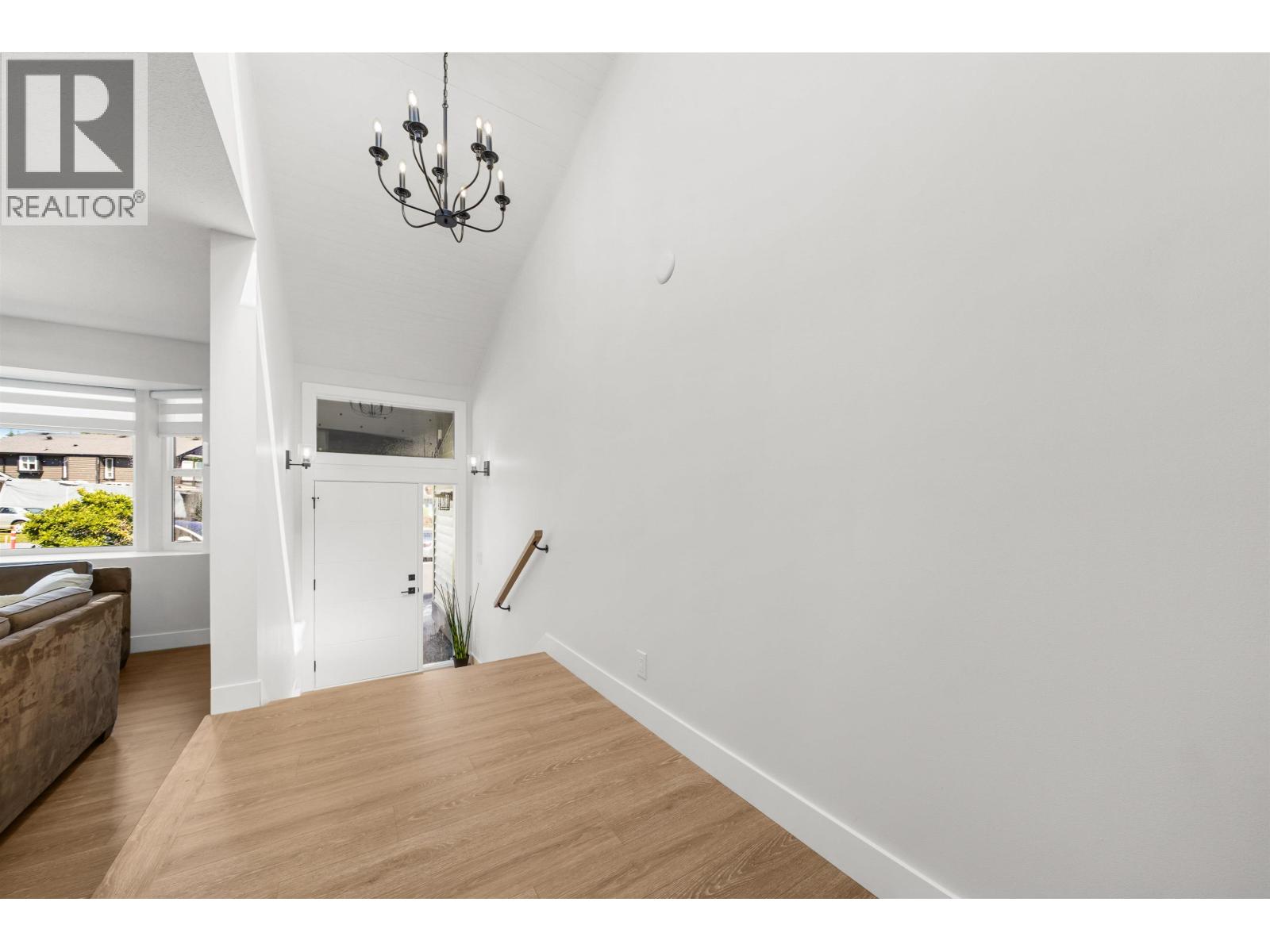 23005 Apple Grove, Maple Ridge, British Columbia  V2X 9K3 - Photo 2 - R3041423