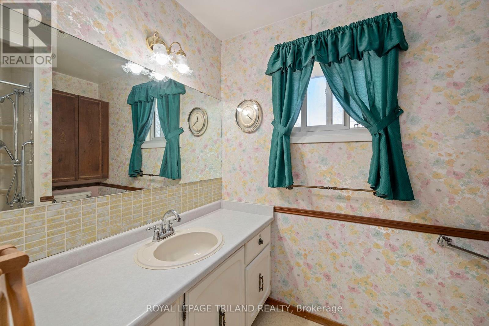 10280 Talbotville Gore Road, Southwold, Ontario  N5P 3T2 - Photo 17 - X12151708
