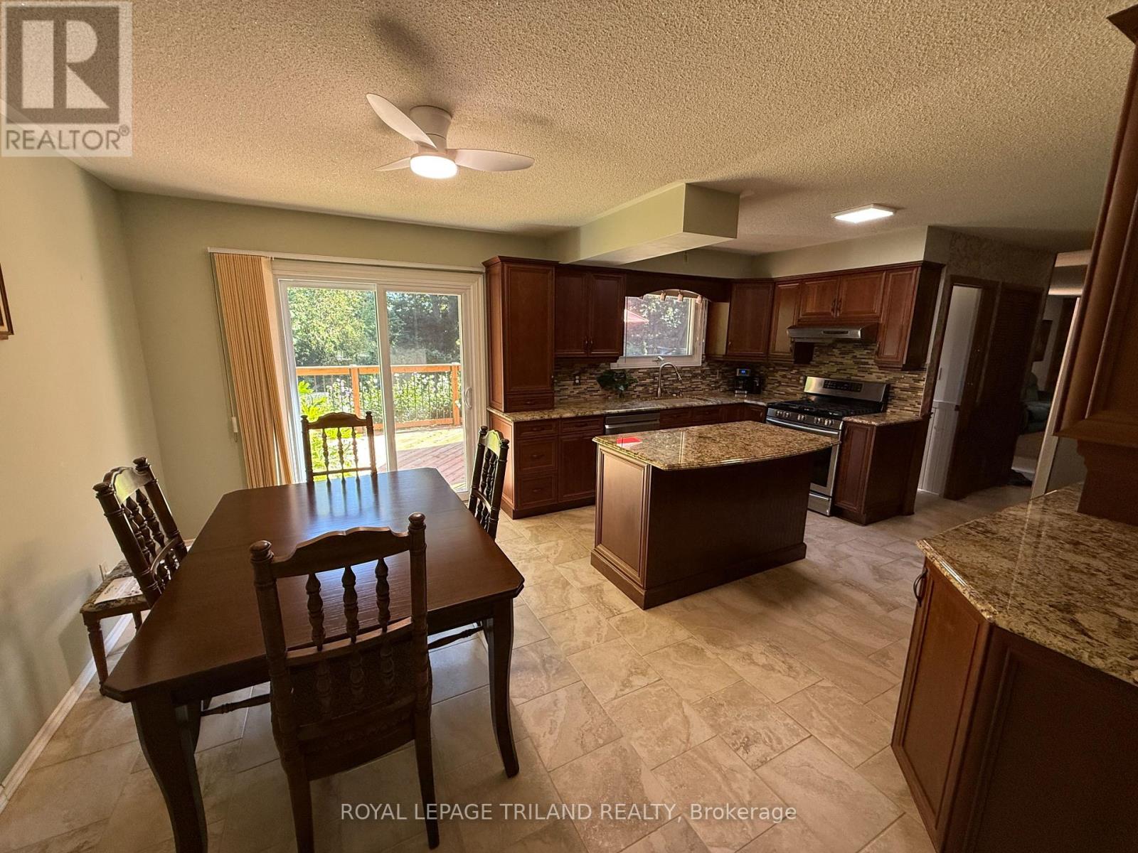 10280 Talbotville Gore Road, Southwold, Ontario  N5P 3T2 - Photo 7 - X12151708