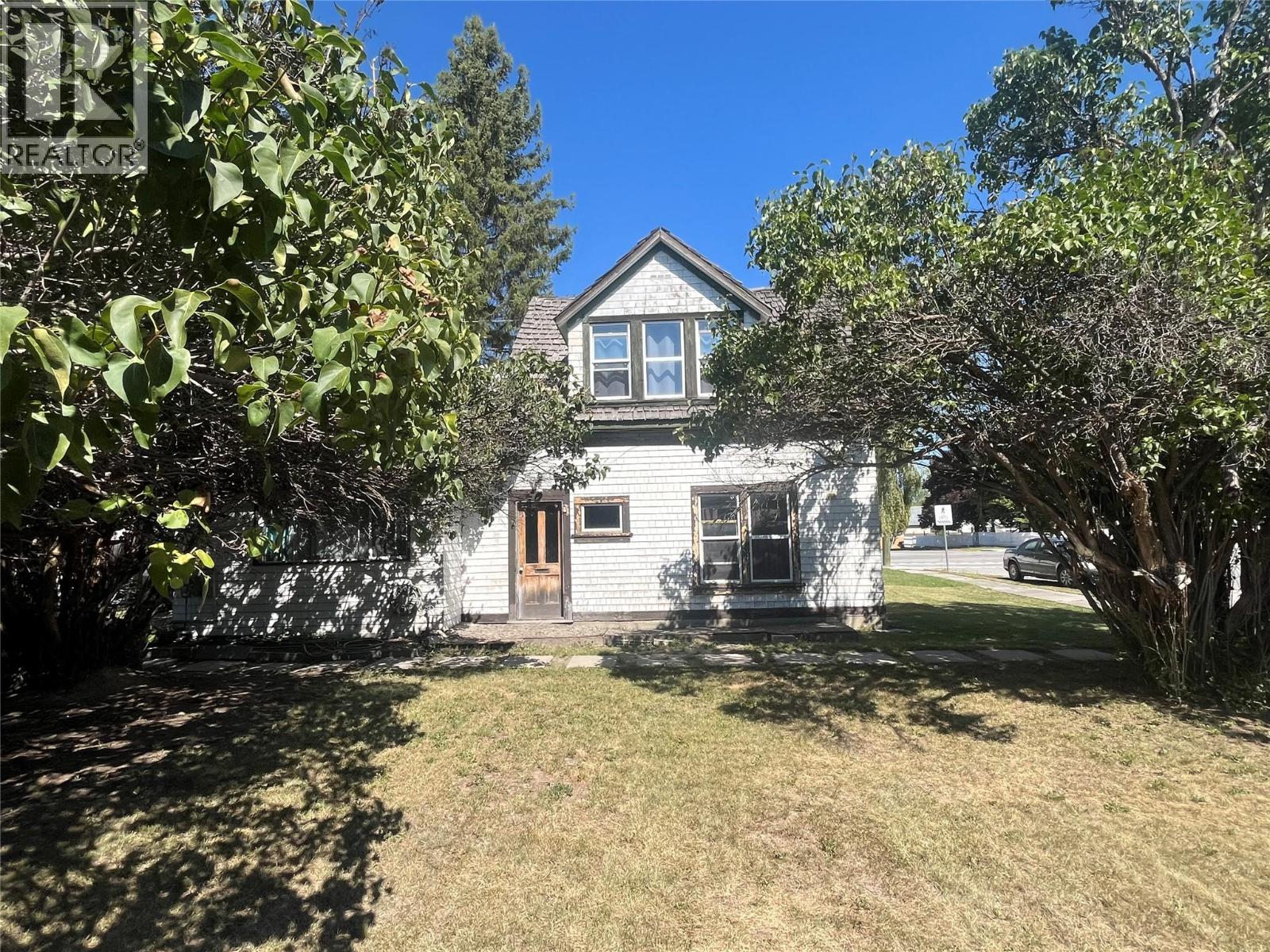 203 4th Avenue S, Cranbrook, British Columbia  V1C 2E4 - Photo 1 - 10360830