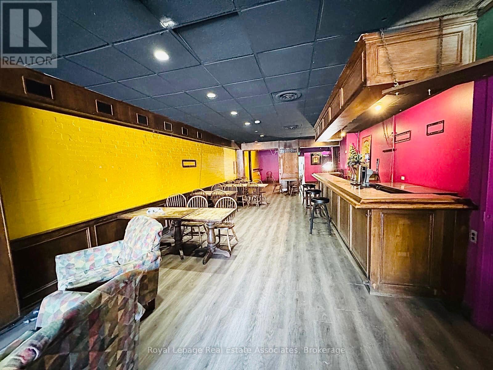 Main Level - 286 Eglinton Avenue W, Toronto, Ontario  M4R 1B2 - Photo 4 - C12369341