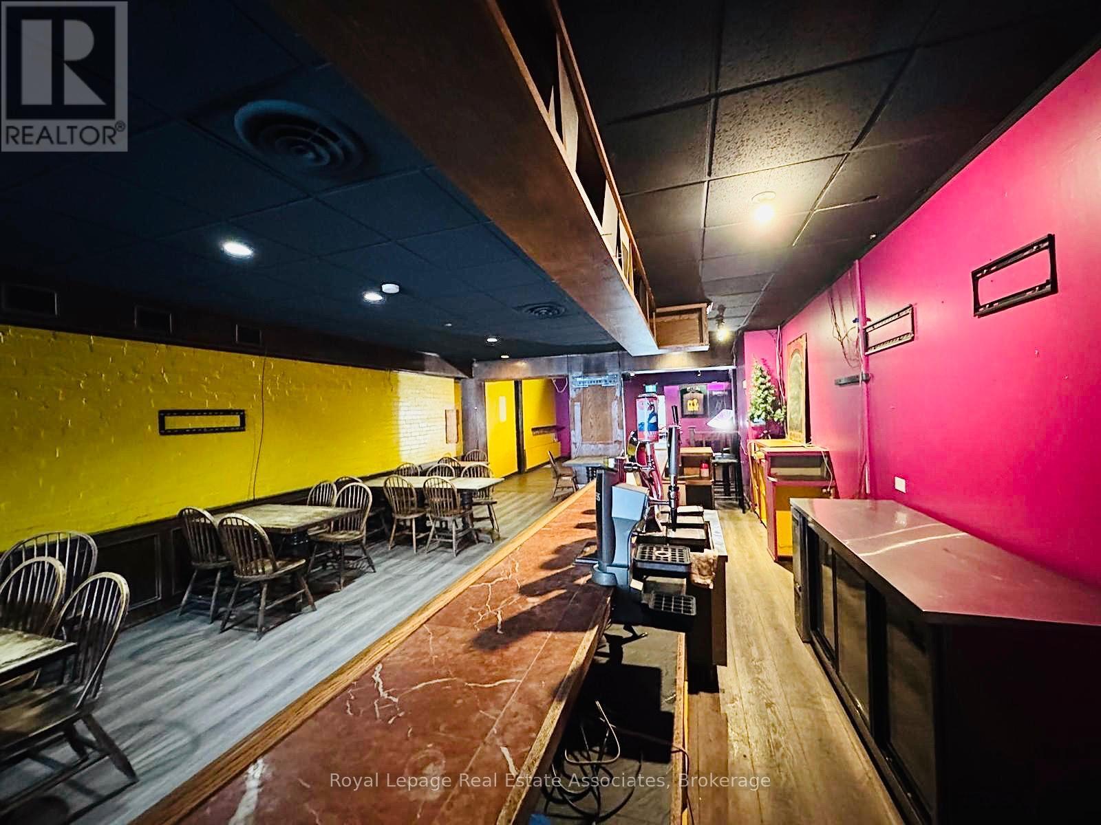 Main Level - 286 Eglinton Avenue W, Toronto, Ontario  M4R 1B2 - Photo 9 - C12369341