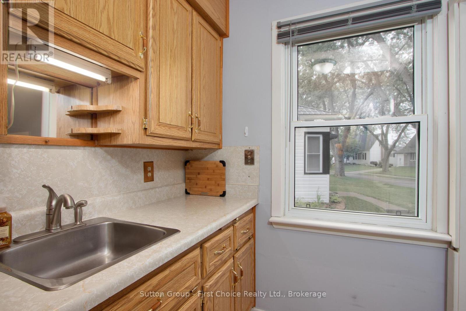 43 Normandy Drive, Stratford, Ontario  N5A 6A4 - Photo 13 - X12370075