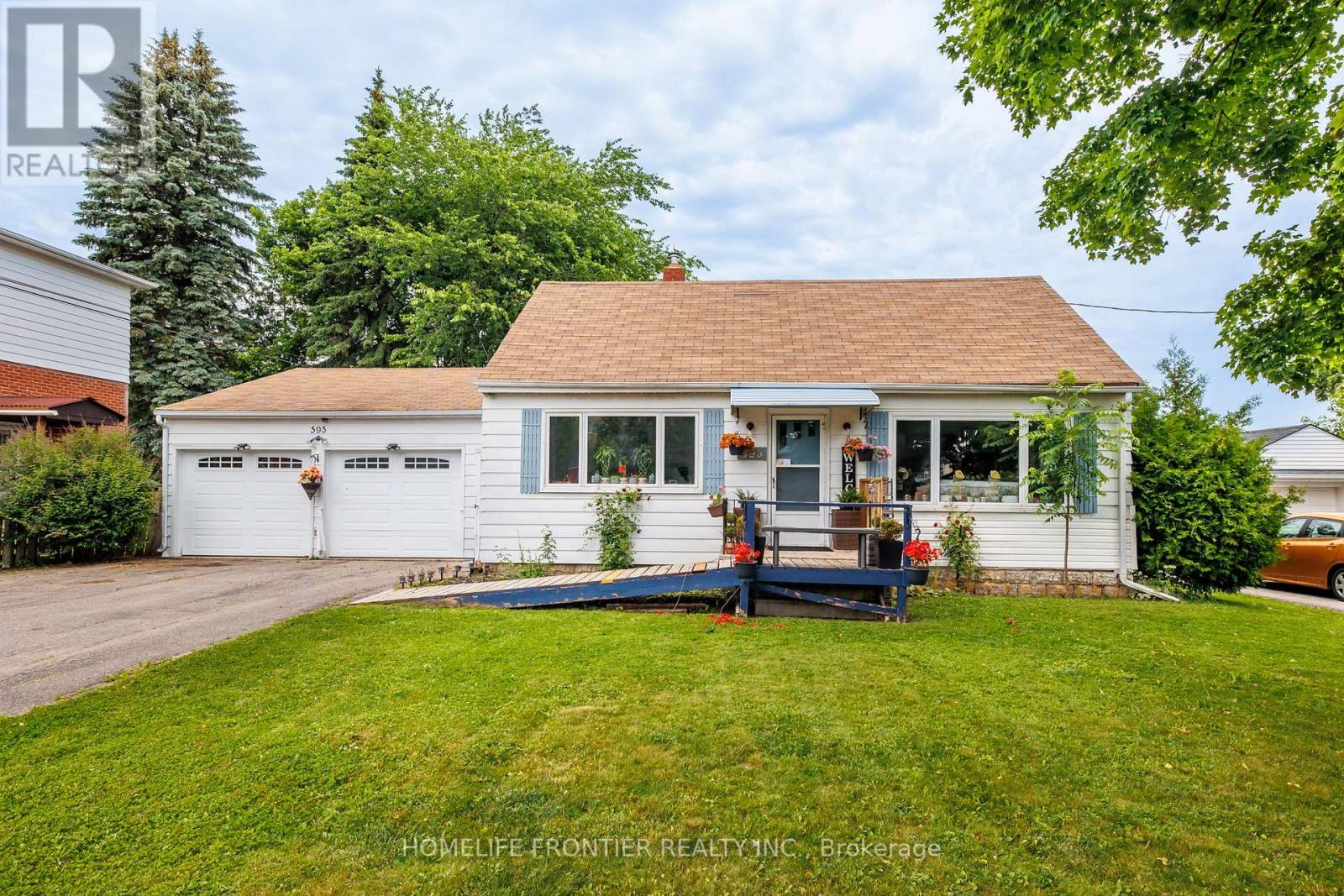 593 Watson Avenue, Newmarket, Ontario  L3Y 2V2 - Photo 3 - N12369927