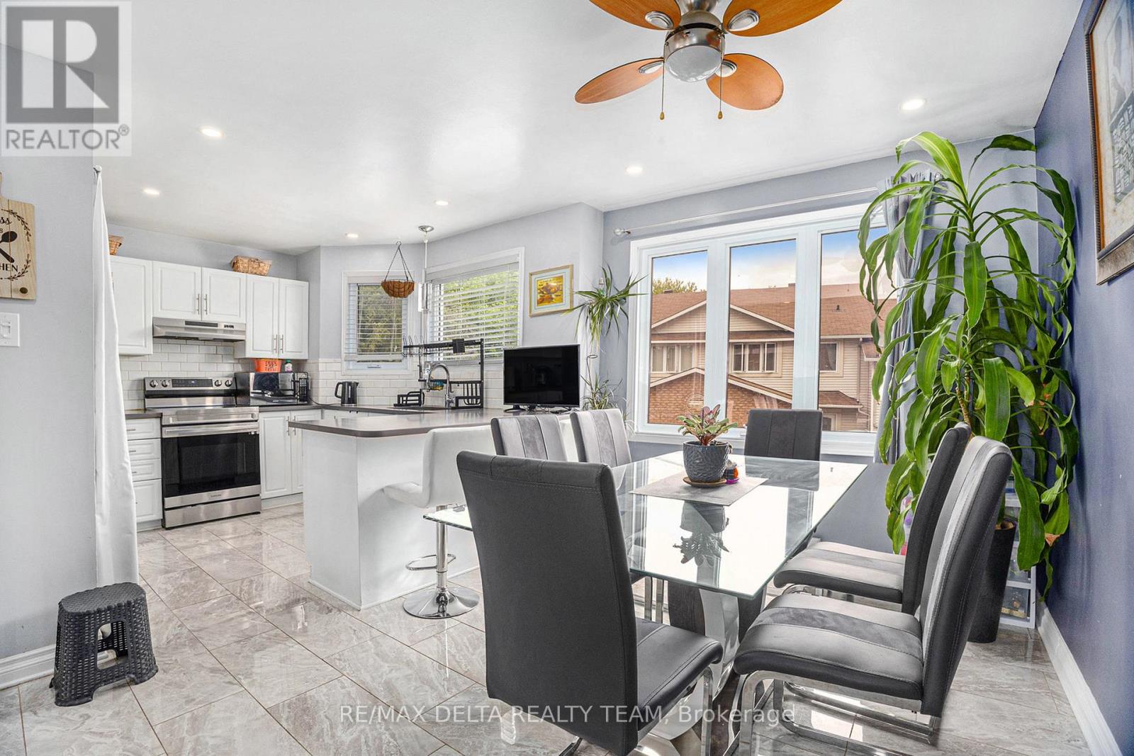 2062 Riviera Terrace, Clarence-Rockland, Ontario  K4K 1J4 - Photo 4 - X12369988