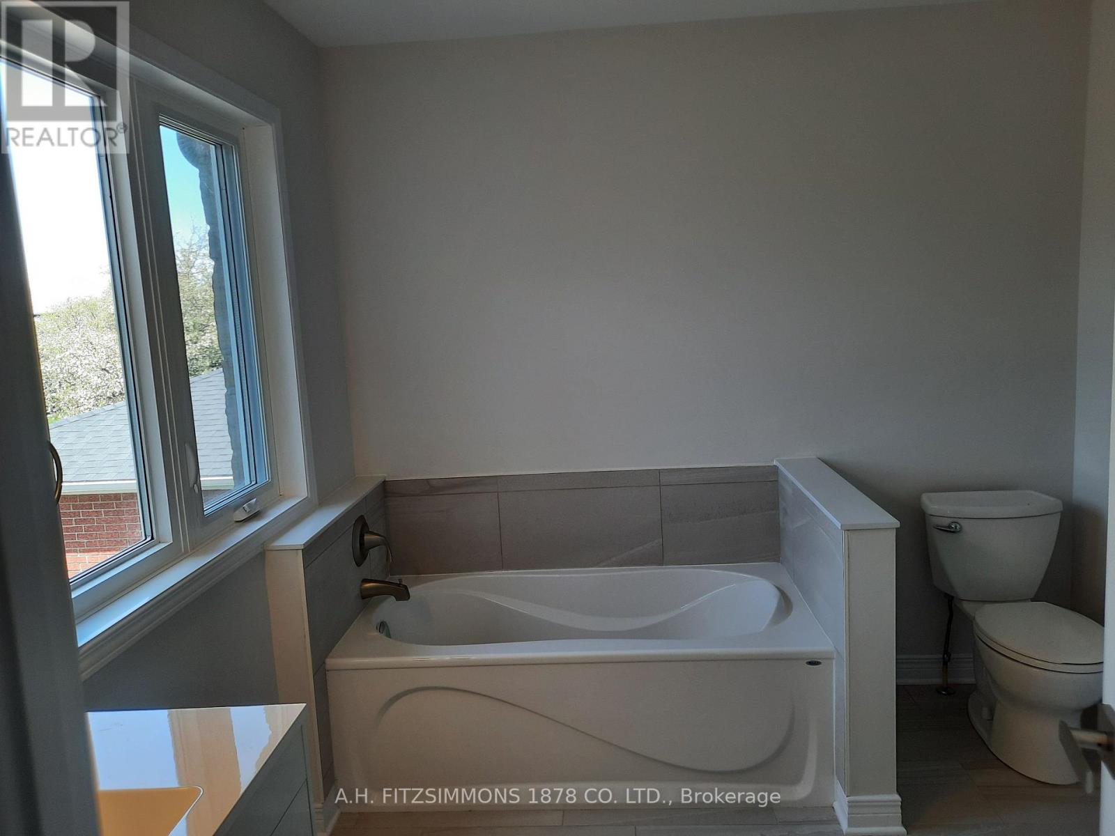 31 Burntwood Avenue, Ottawa, Ontario  K2J 4P4 - Photo 10 - X12370036