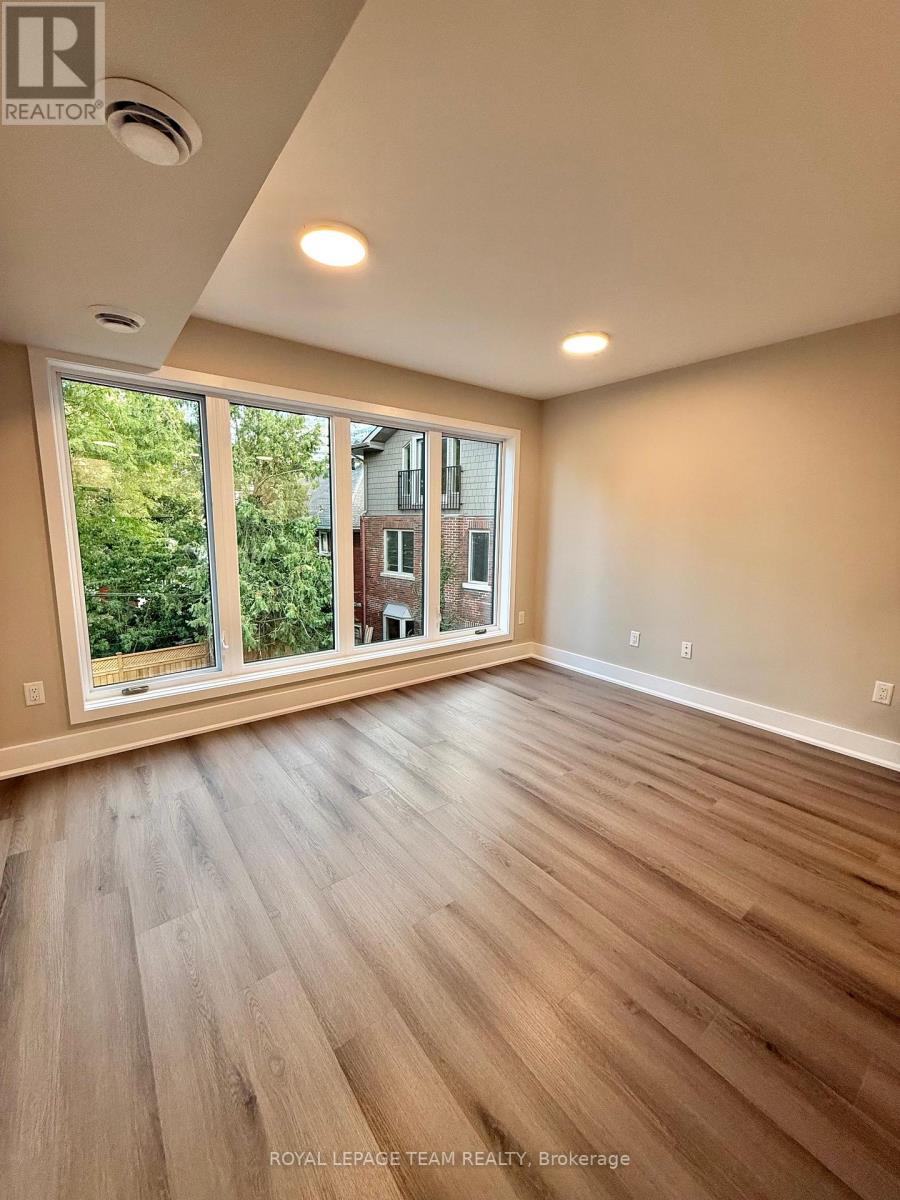 6 - 342 Fifth Avenue, Ottawa, Ontario  K1S 2N7 - Photo 2 - X12370063