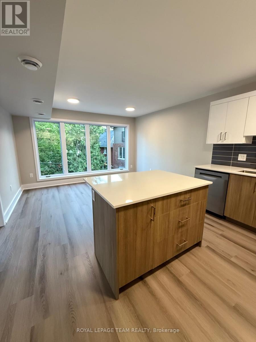 6 - 342 Fifth Avenue, Ottawa, Ontario  K1S 2N7 - Photo 3 - X12370063
