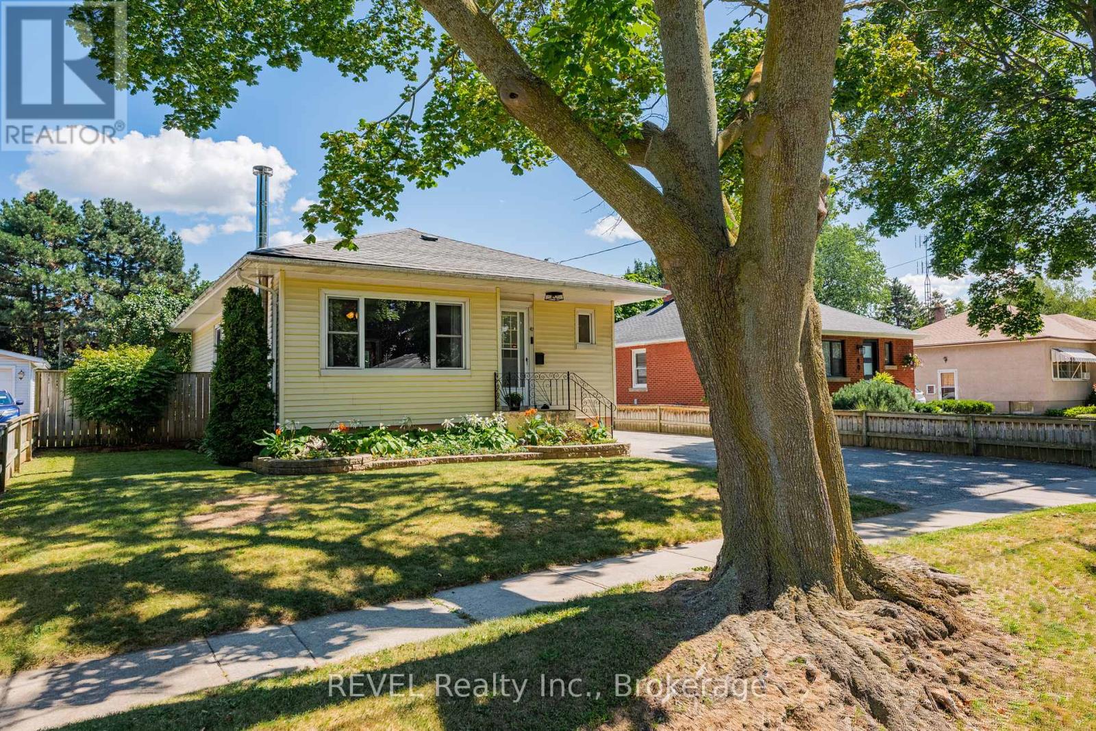 42 DUNKELD AVENUE, St. Catharines, Ontario