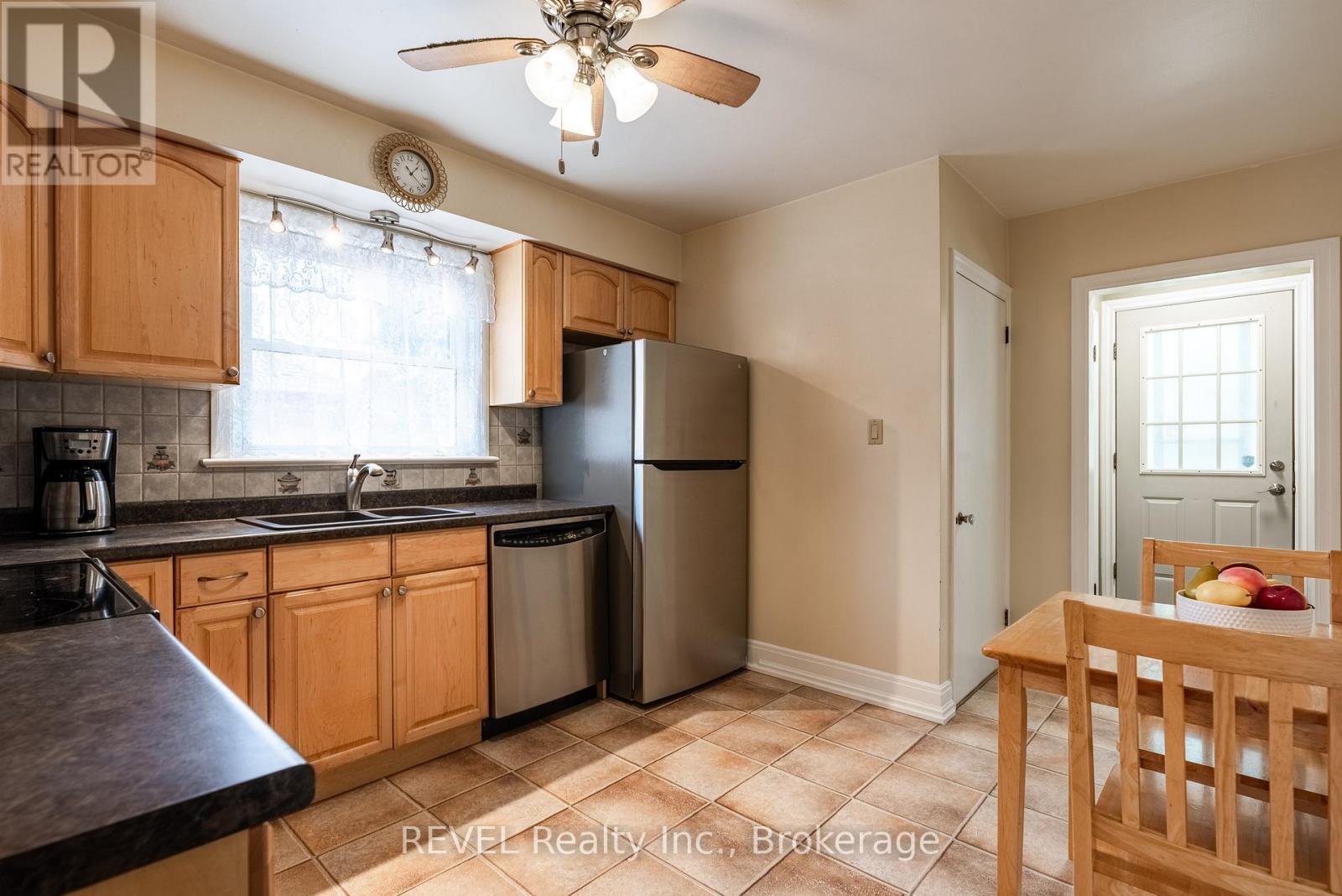 42 Dunkeld Avenue, St. Catharines, Ontario  L2M 4A6 - Photo 10 - X12369993