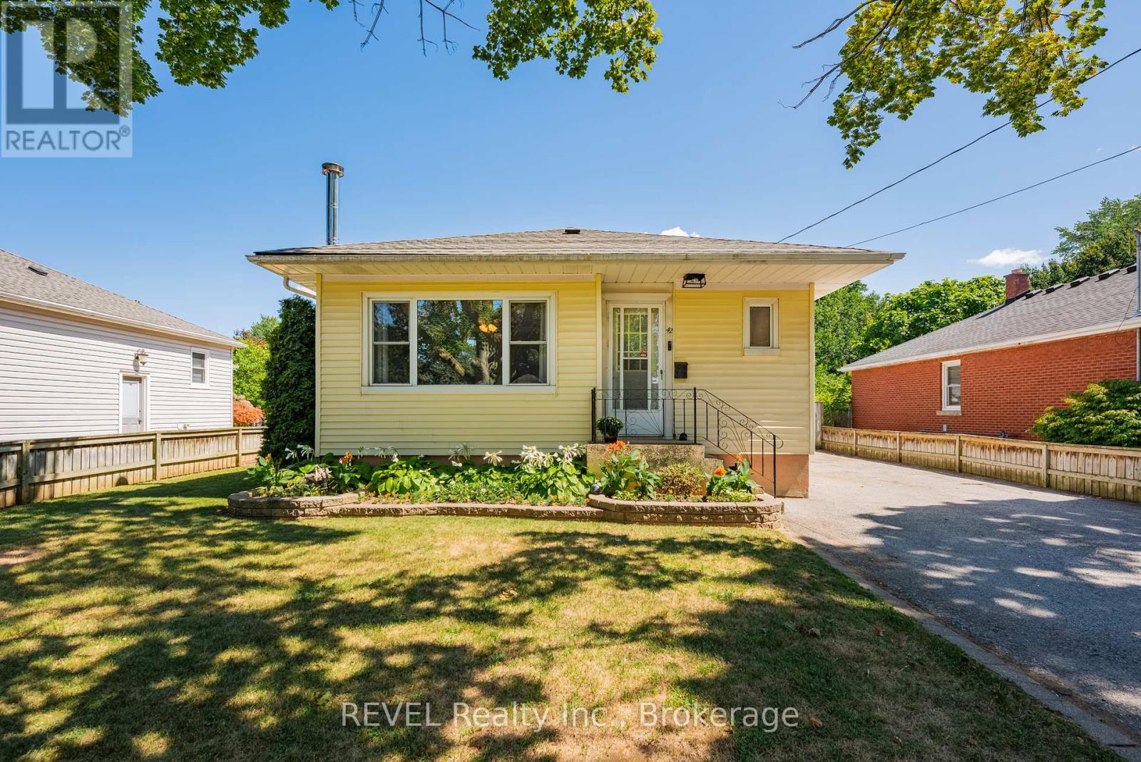 42 Dunkeld Avenue, St. Catharines, Ontario  L2M 4A6 - Photo 4 - X12369993