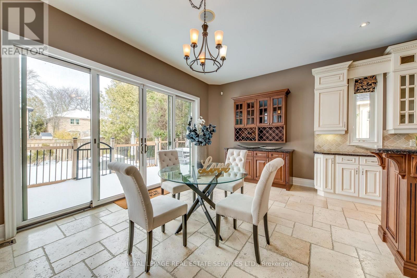 3341 Lakeshore Road, Burlington, Ontario  L7N 1B1 - Photo 17 - W12369917
