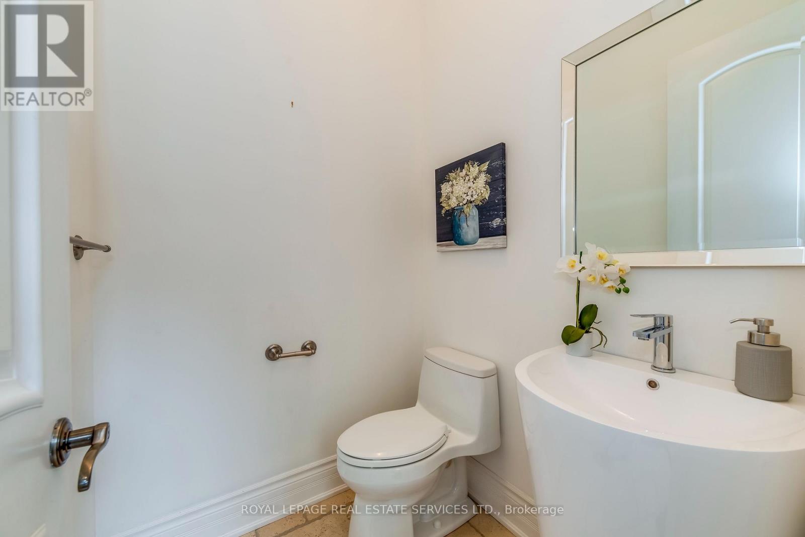 3341 Lakeshore Road, Burlington, Ontario  L7N 1B1 - Photo 21 - W12369917