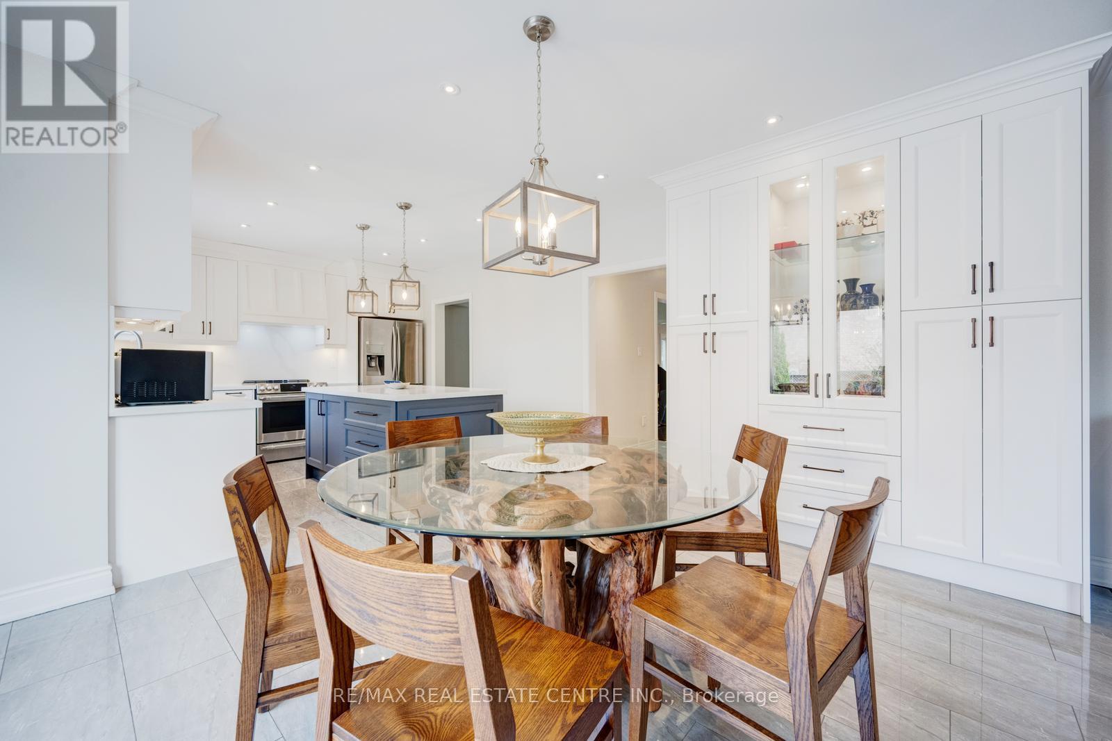 6361 Donway Drive, Mississauga, Ontario  L5V 1J5 - Photo 11 - W12369945