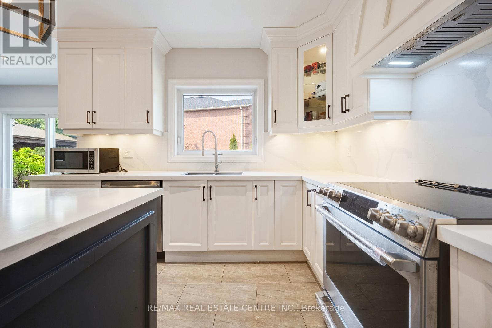 6361 Donway Drive, Mississauga, Ontario  L5V 1J5 - Photo 15 - W12369945