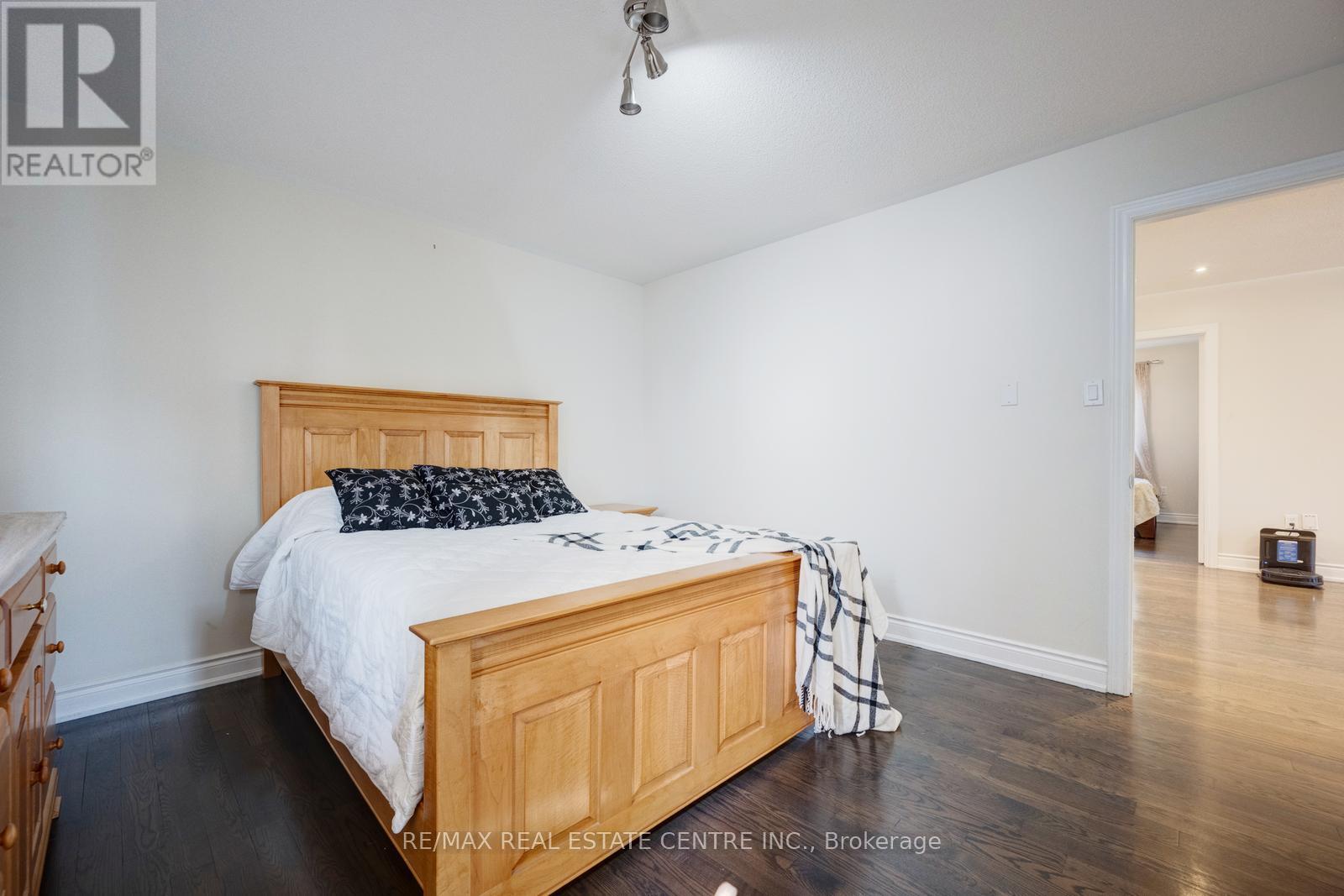 6361 Donway Drive, Mississauga, Ontario  L5V 1J5 - Photo 24 - W12369945