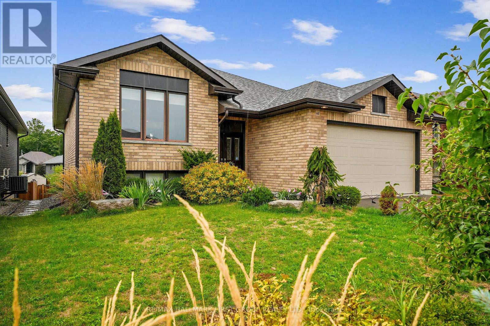44 Liberty Crescent, Quinte West, Ontario  K8V 0G2 - Photo 2 - X12369881