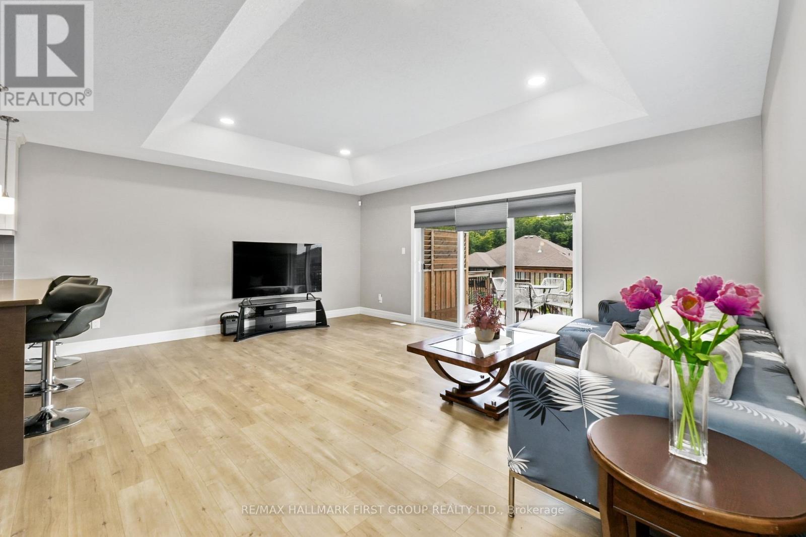 44 Liberty Crescent, Quinte West, Ontario  K8V 0G2 - Photo 6 - X12369881