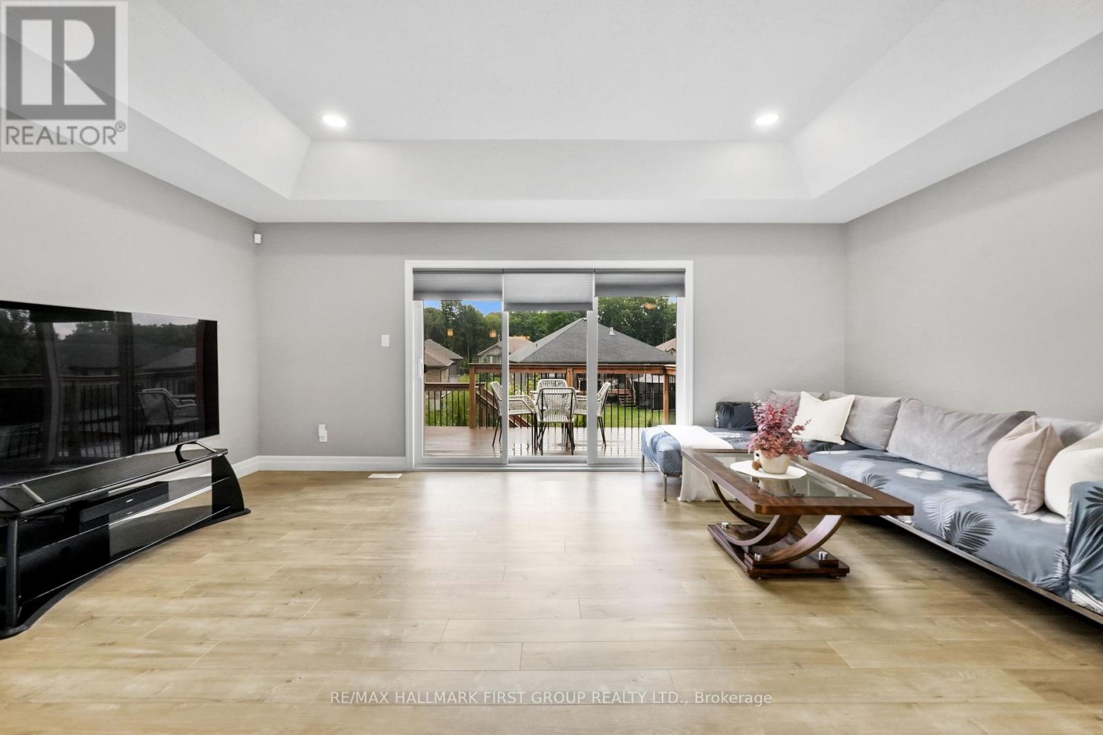 44 Liberty Crescent, Quinte West, Ontario  K8V 0G2 - Photo 7 - X12369881