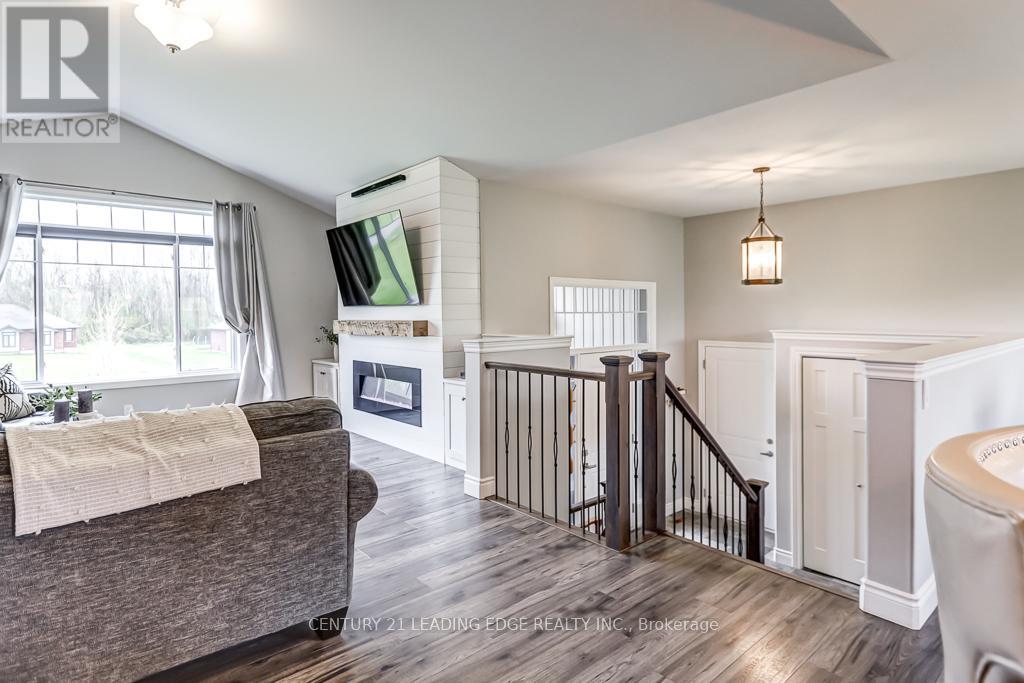 138 Hiddenvalley Drive, Belleville (Thurlow Ward), Ontario  K0K 2V0 - Photo 8 - X12369883