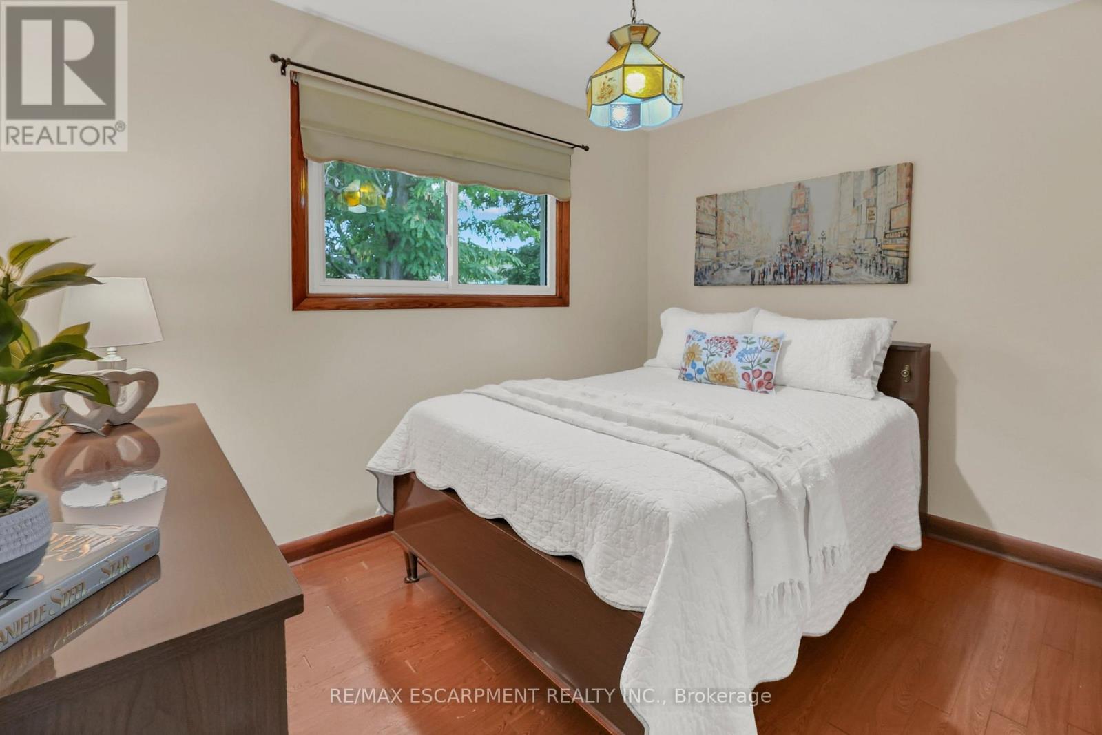 11 Kelson Avenue N, Grimsby, Ontario  L3M 4C6 - Photo 12 - X12369889