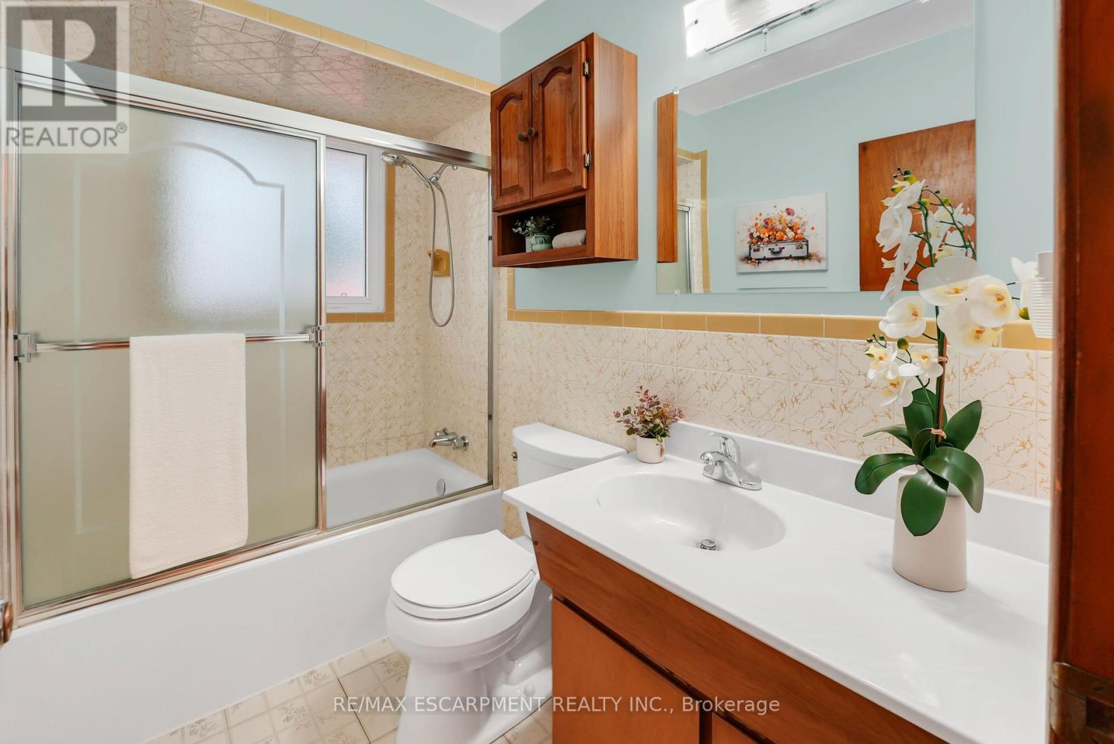 11 Kelson Avenue N, Grimsby, Ontario  L3M 4C6 - Photo 14 - X12369889