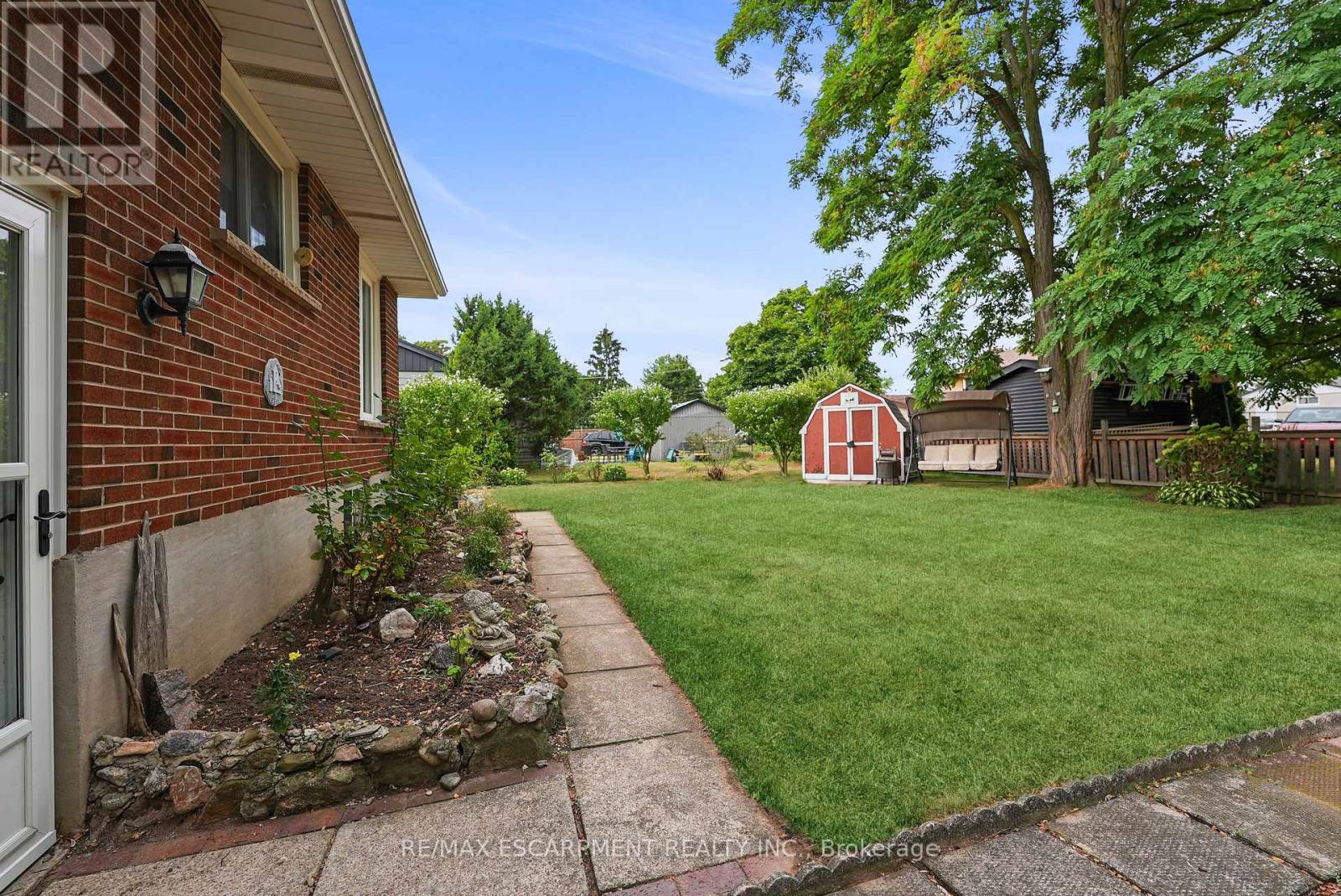 11 Kelson Avenue N, Grimsby, Ontario  L3M 4C6 - Photo 21 - X12369889