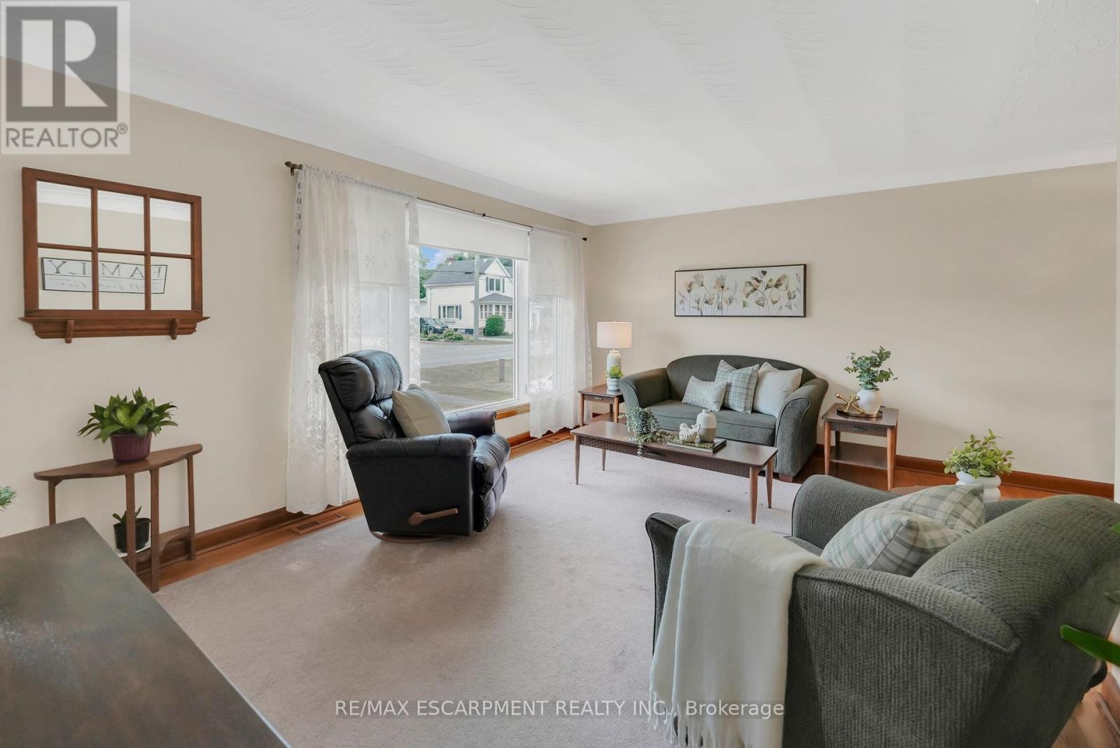 Property at 11 KELSON AVENUE N image 4