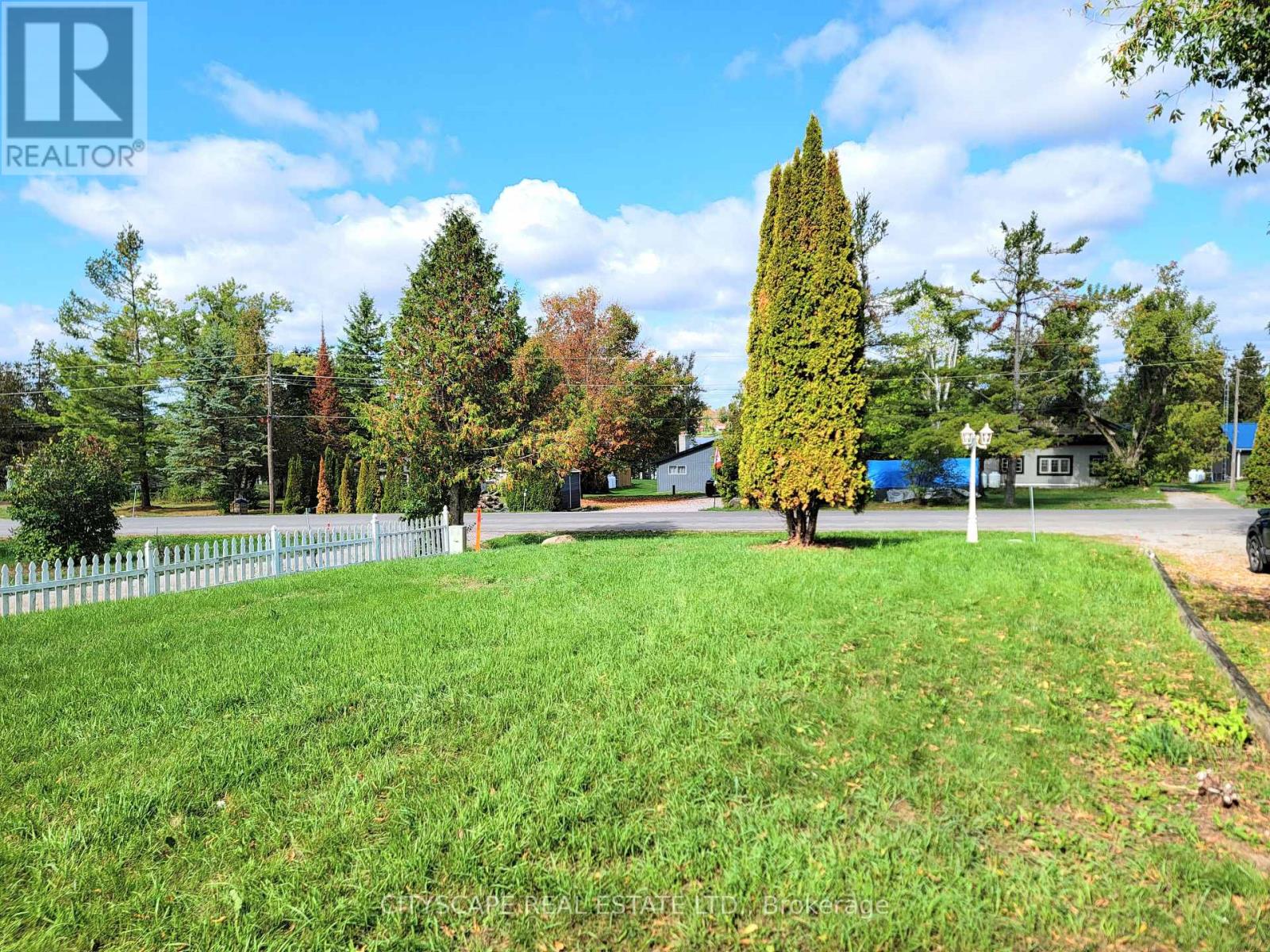 34 Robinson Avenue, Kawartha Lakes, Ontario  K0M 2B0 - Photo 4 - X12369909