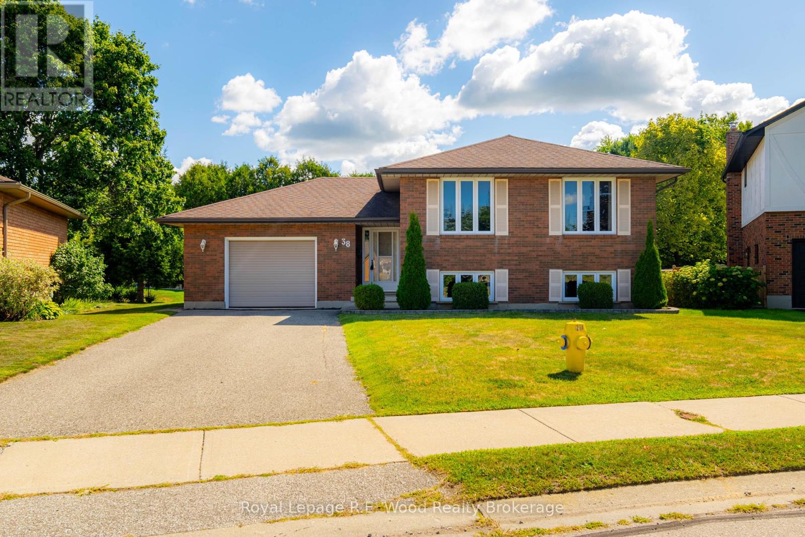 38 Denrich Avenue, Tillsonburg, Ontario  N4G 4W1 - Photo 1 - X12370009