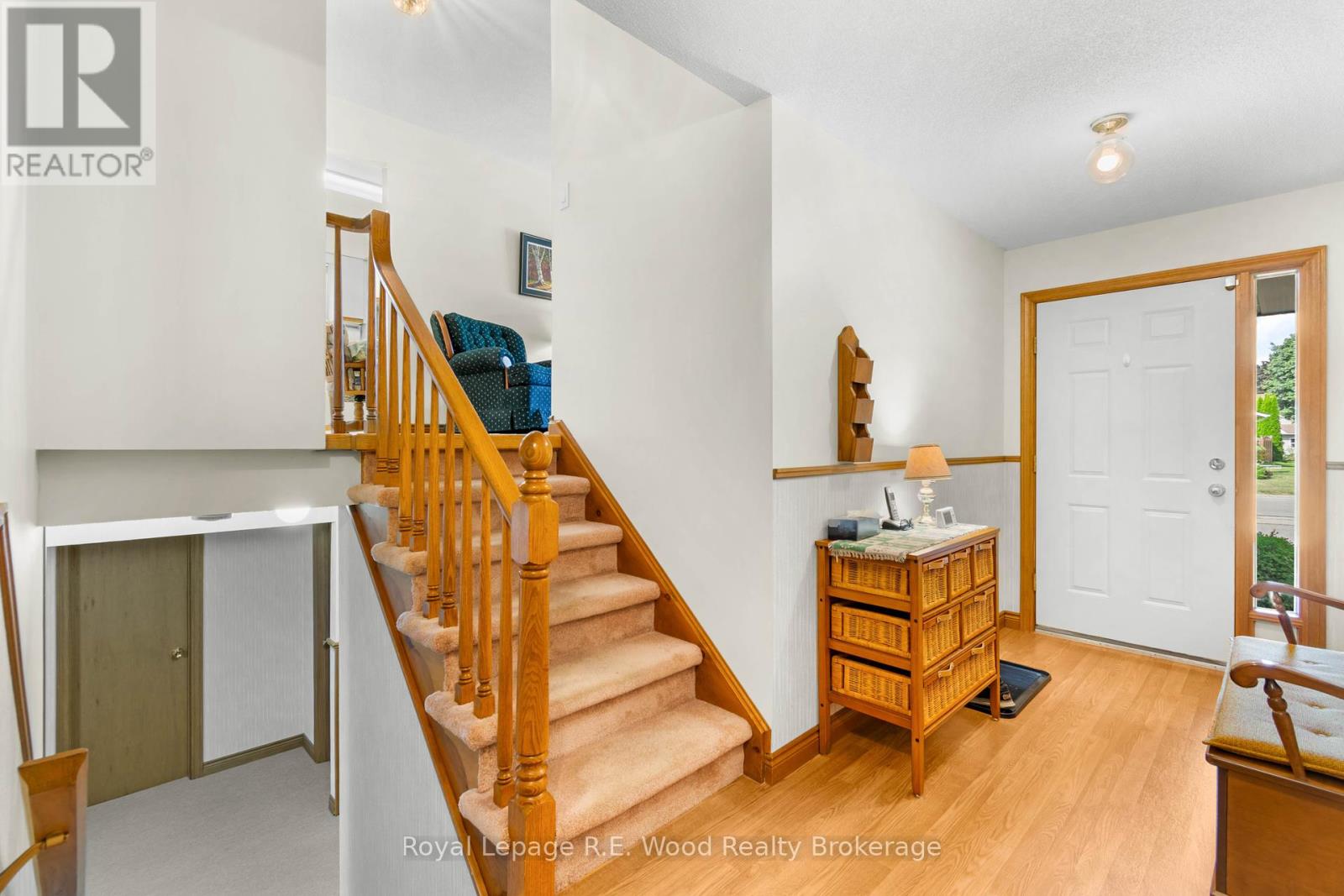 38 Denrich Avenue, Tillsonburg, Ontario  N4G 4W1 - Photo 2 - X12370009