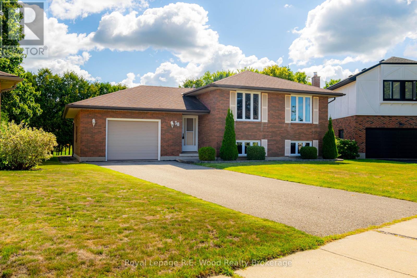 38 Denrich Avenue, Tillsonburg, Ontario  N4G 4W1 - Photo 35 - X12370009