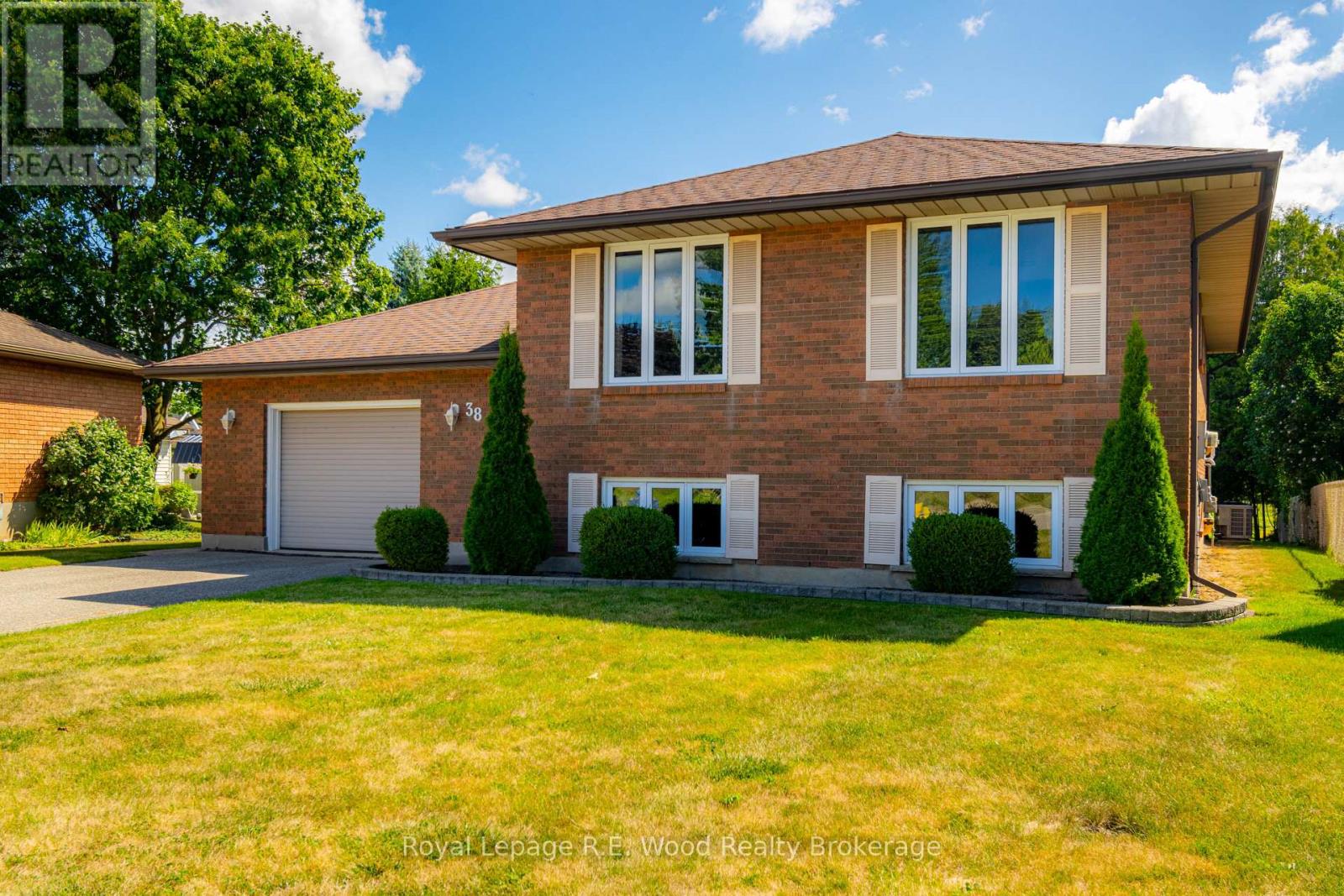 38 Denrich Avenue, Tillsonburg, Ontario  N4G 4W1 - Photo 36 - X12370009