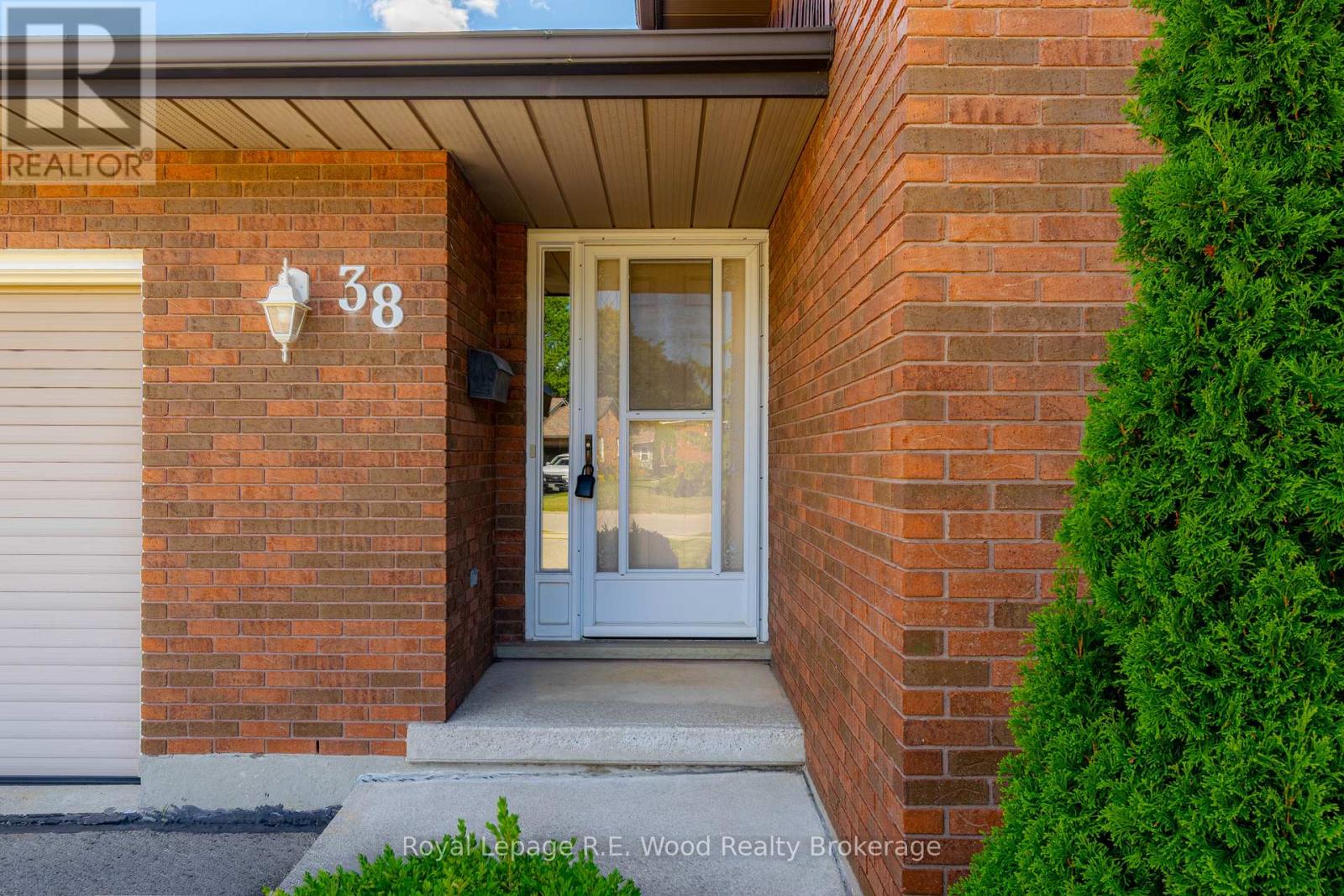 38 Denrich Avenue, Tillsonburg, Ontario  N4G 4W1 - Photo 37 - X12370009