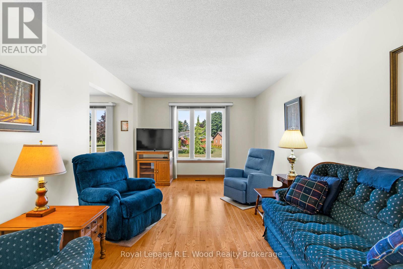38 Denrich Avenue, Tillsonburg, Ontario  N4G 4W1 - Photo 4 - X12370009
