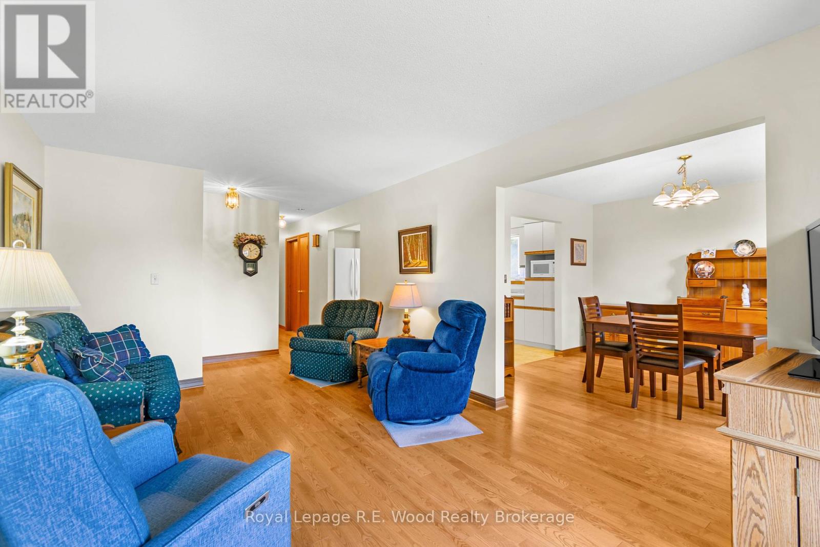 38 Denrich Avenue, Tillsonburg, Ontario  N4G 4W1 - Photo 5 - X12370009