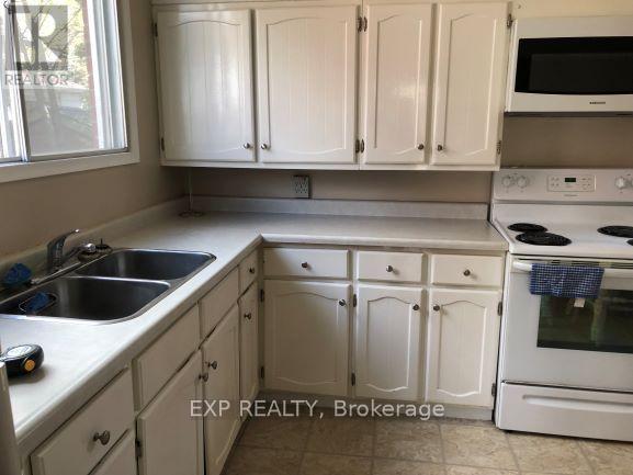 48 Kingsmount Street N, Hamilton, Ontario  L8S 3L3 - Photo 7 - X12363180