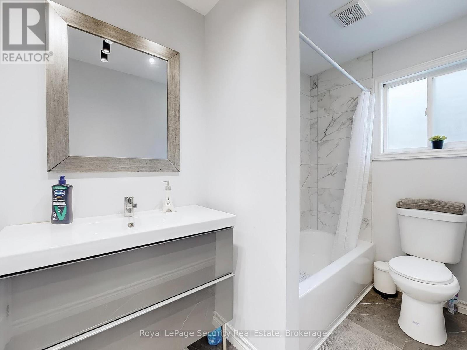 128 Daiseyfield Crescent, Vaughan, Ontario  L4H 2T7 - Photo 33 - N12360755