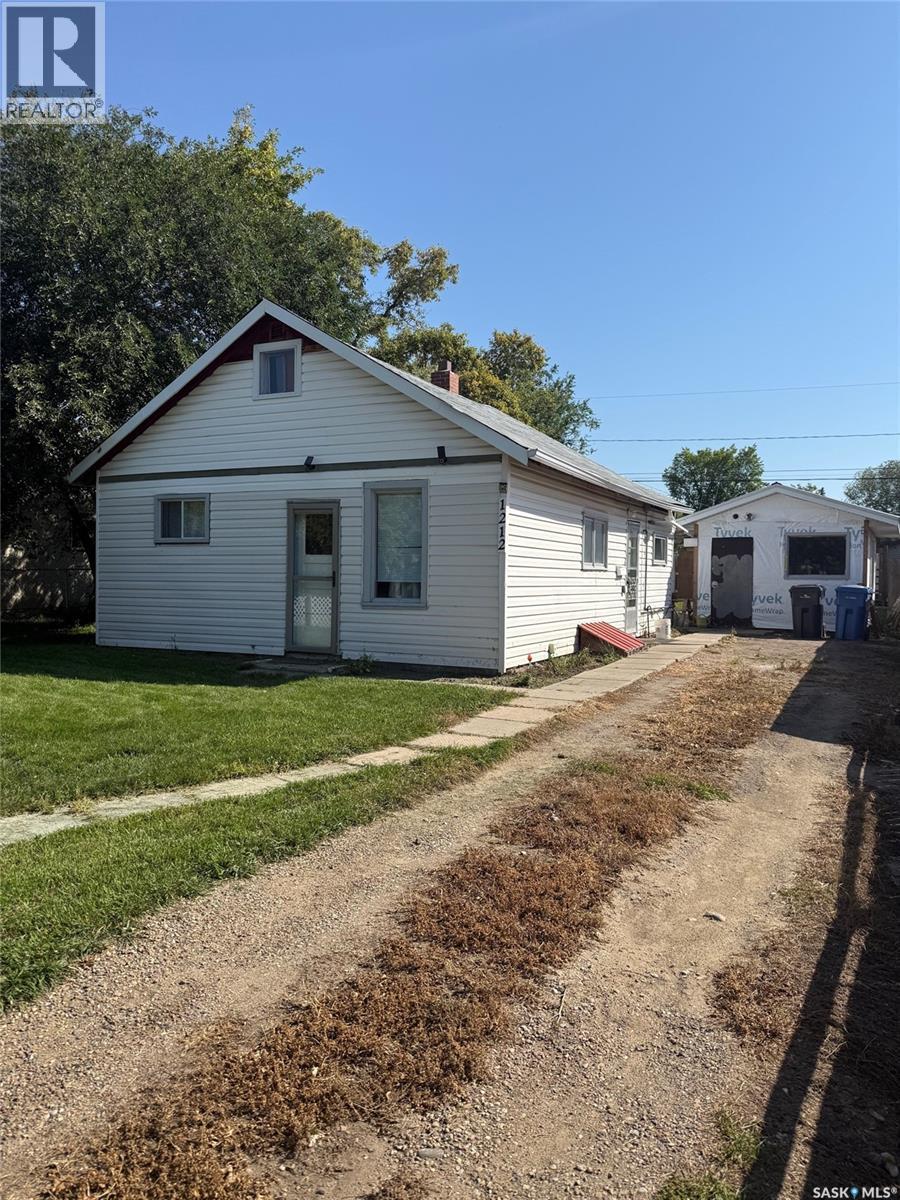 1212 108th Street, North Battleford, Saskatchewan  S9A 2B2 - Photo 2 - SK016805