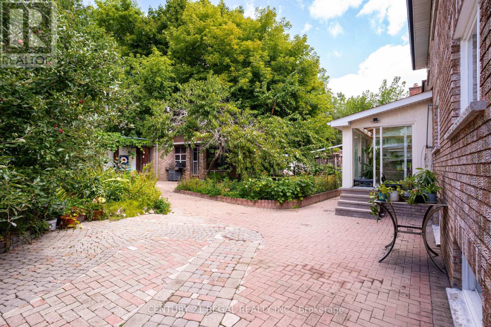 52 Ranee Avenue, Toronto (Englemount-Lawrence), Ontario  M6A 1M9 - Photo 13 - C12370037