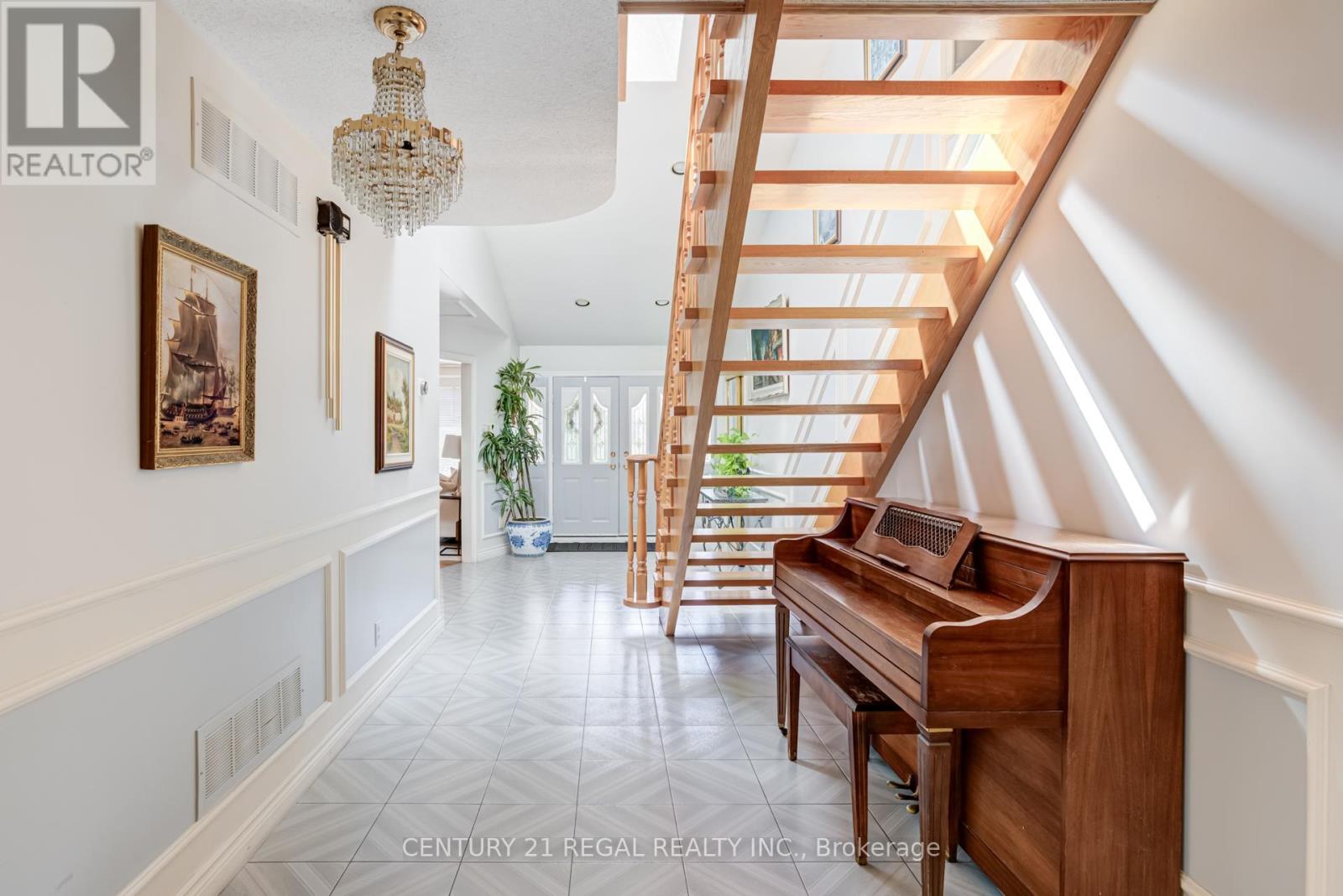 52 Ranee Avenue, Toronto (Englemount-Lawrence), Ontario  M6A 1M9 - Photo 14 - C12370037