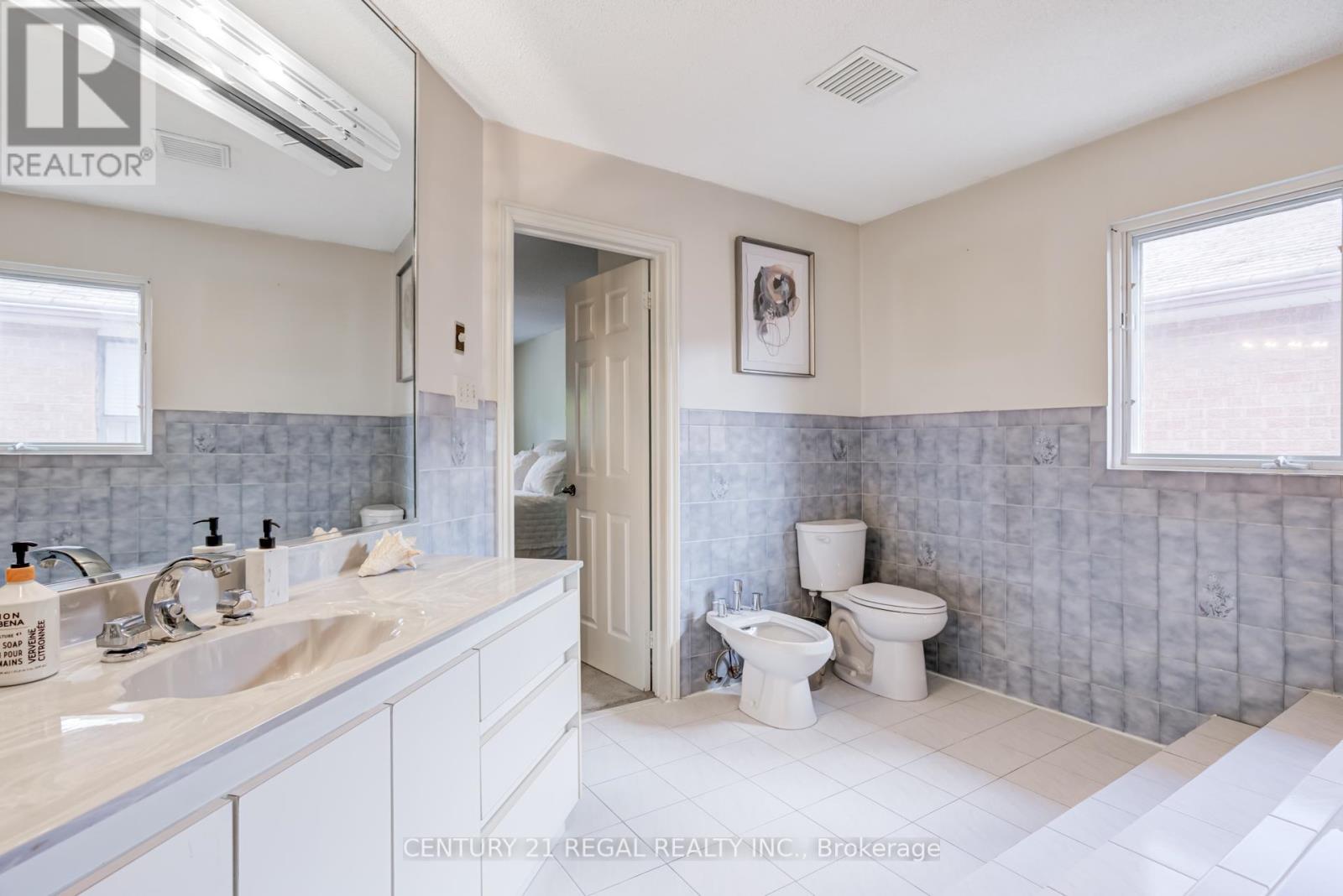 52 Ranee Avenue, Toronto (Englemount-Lawrence), Ontario  M6A 1M9 - Photo 17 - C12370037