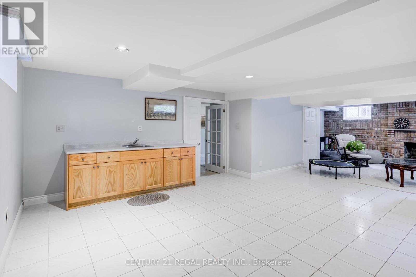 52 Ranee Avenue, Toronto (Englemount-Lawrence), Ontario  M6A 1M9 - Photo 25 - C12370037
