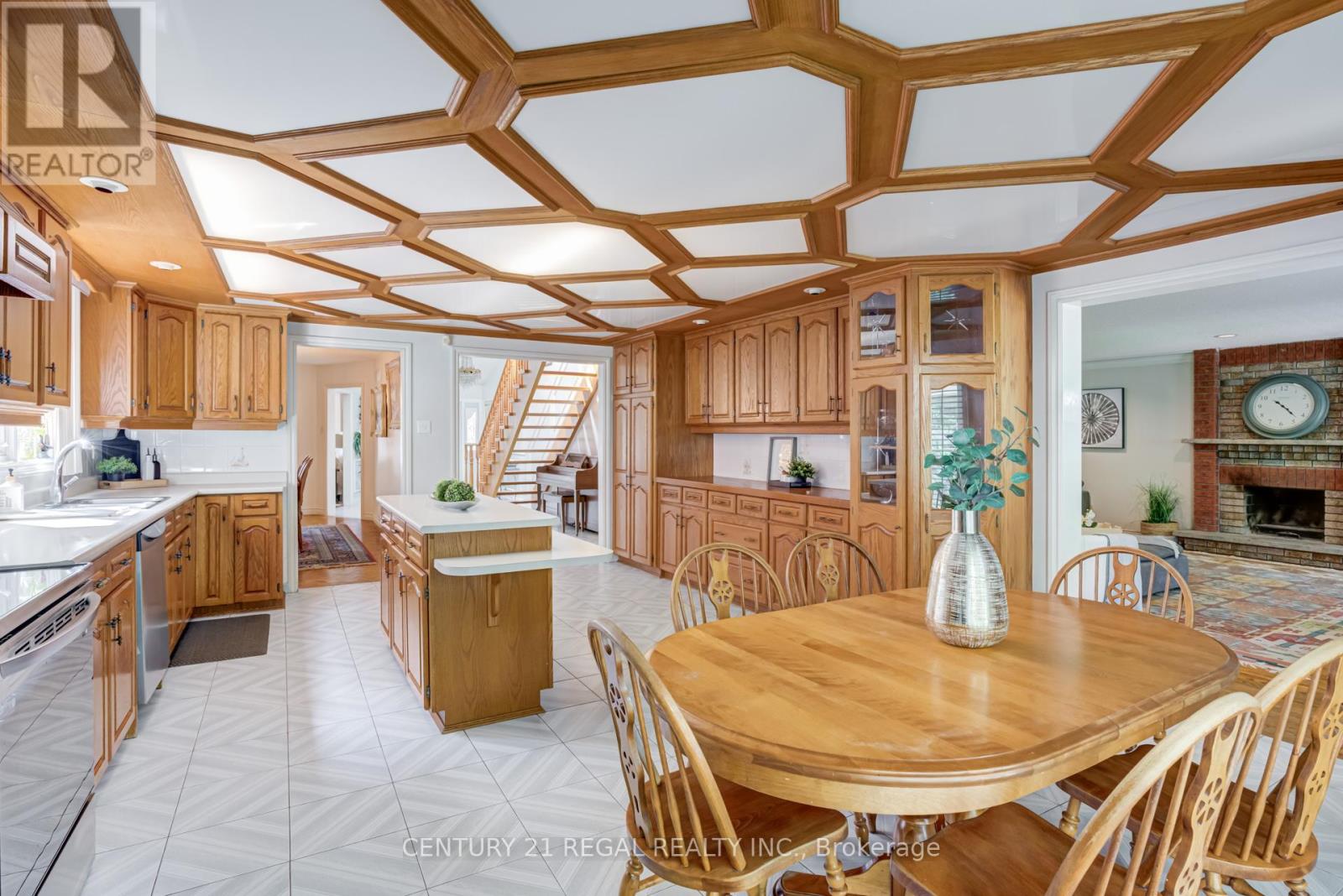 52 Ranee Avenue, Toronto (Englemount-Lawrence), Ontario  M6A 1M9 - Photo 6 - C12370037