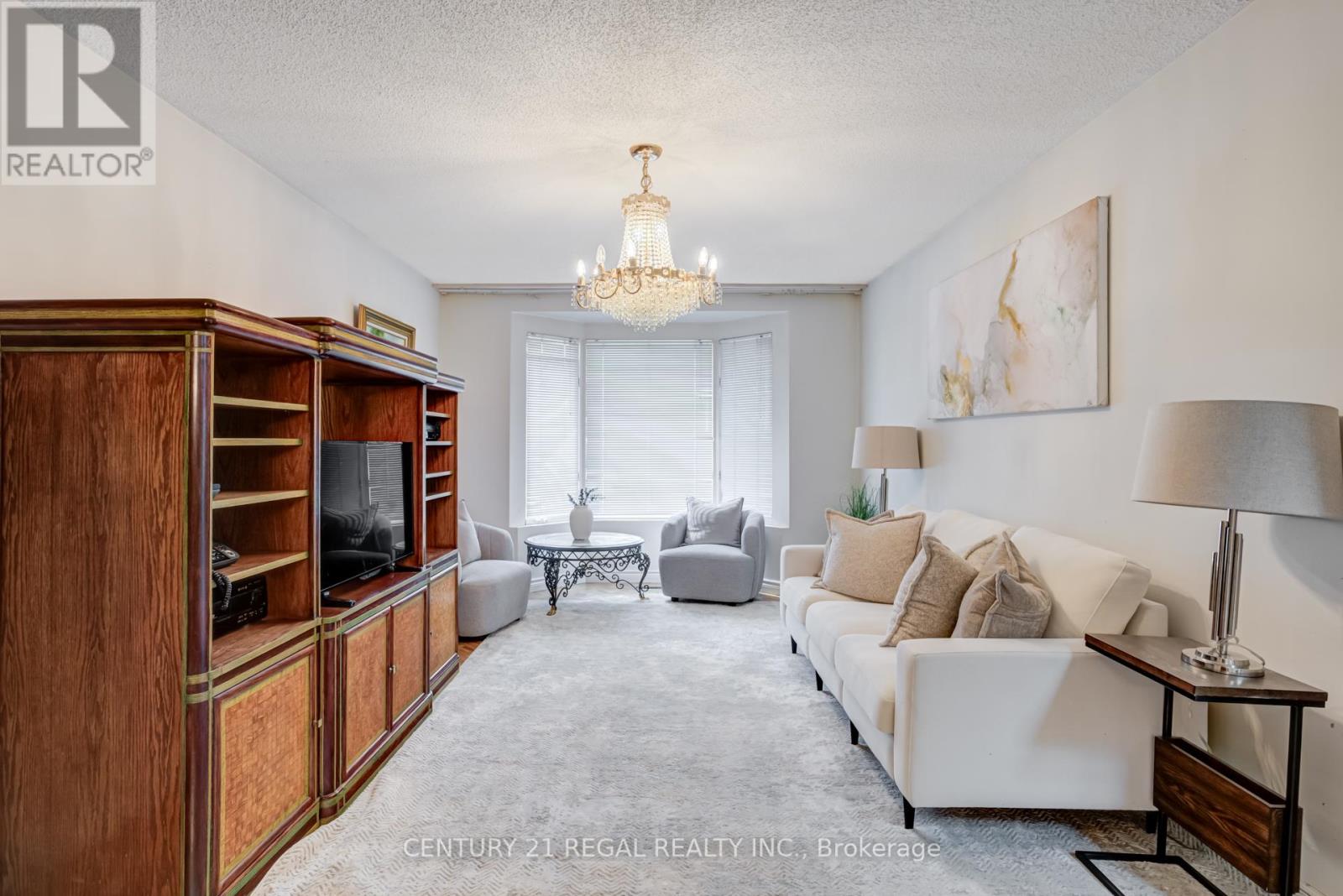 52 Ranee Avenue, Toronto (Englemount-Lawrence), Ontario  M6A 1M9 - Photo 8 - C12370037