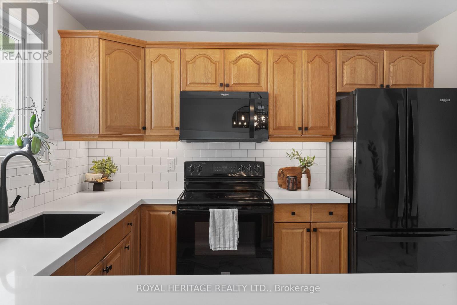 108 Beach Road, Kawartha Lakes (Ops), Ontario  K0M 2C0 - Photo 11 - X12370125