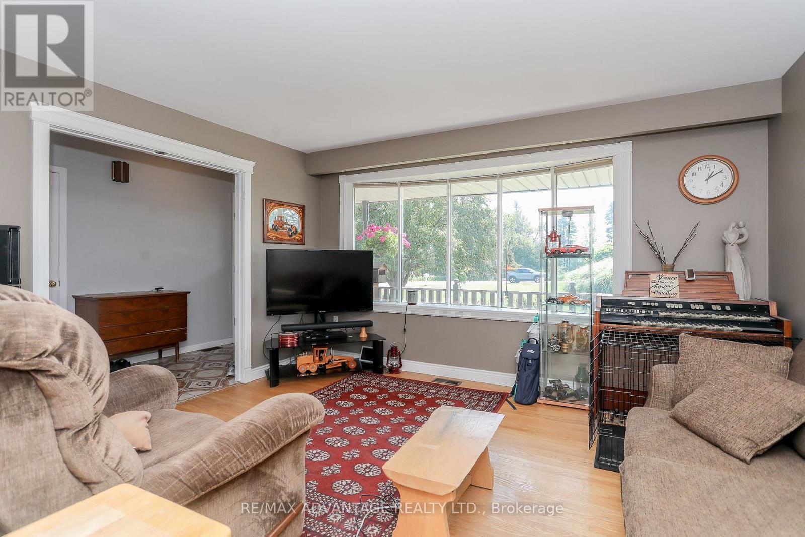 5928 St. James Drive, Lucan Biddulph, Ontario  N0M 2J0 - Photo 10 - X12370097