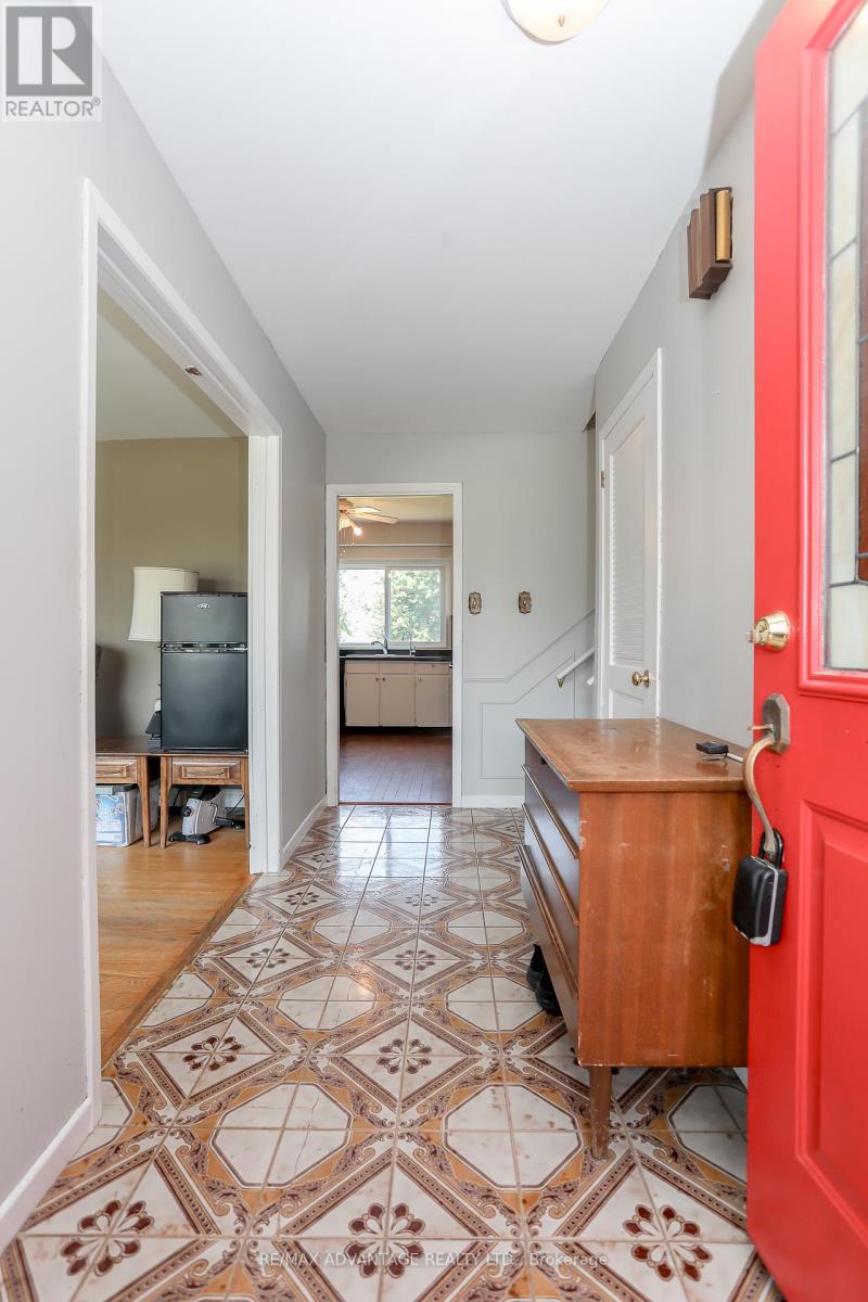 5928 St. James Drive, Lucan Biddulph, Ontario  N0M 2J0 - Photo 6 - X12370097