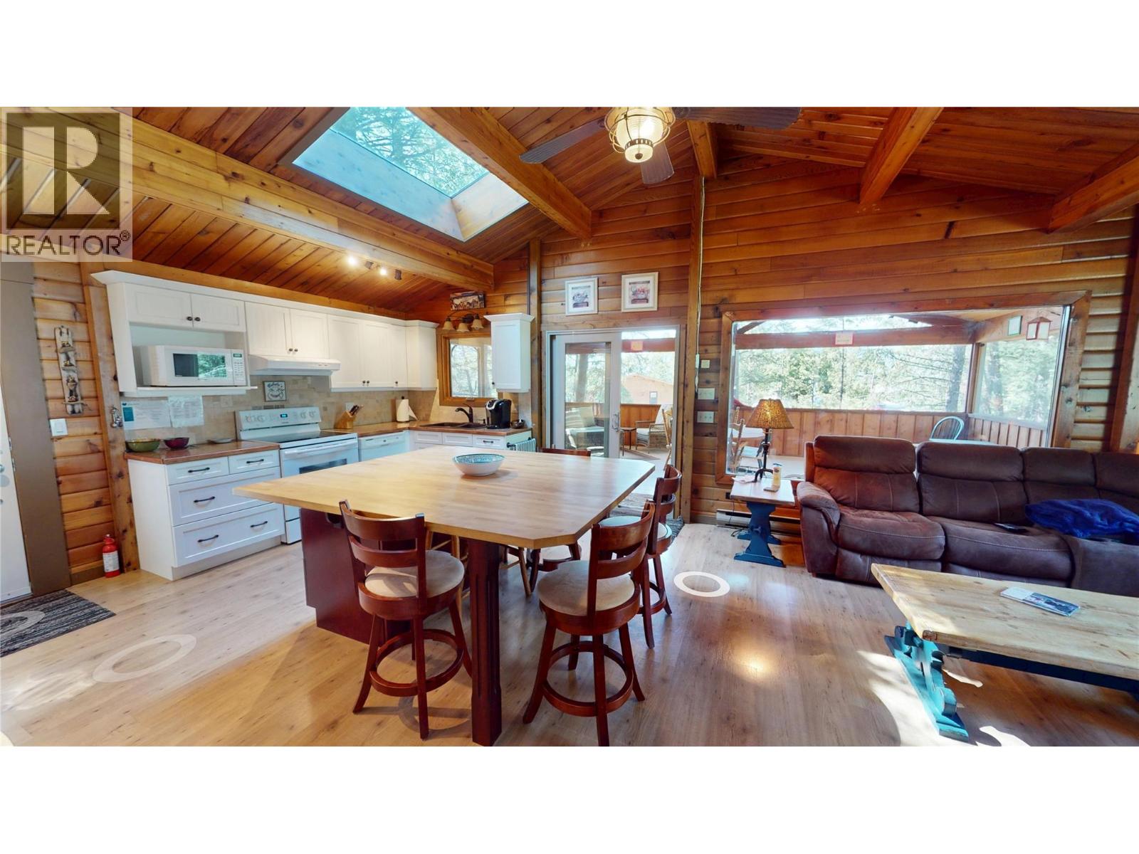 110 Indian Beach Road, Windermere, British Columbia  V0B 2L2 - Photo 2 - 10360981