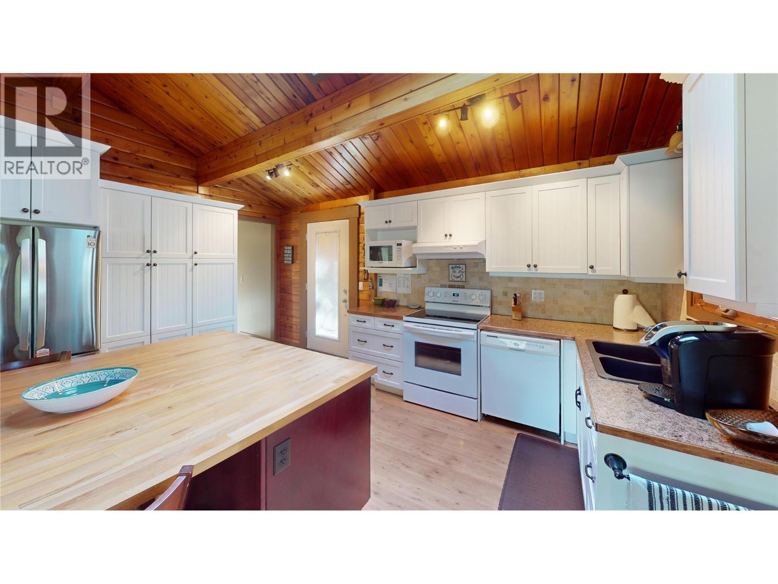 110 Indian Beach Road, Windermere, British Columbia  V0B 2L2 - Photo 5 - 10360981